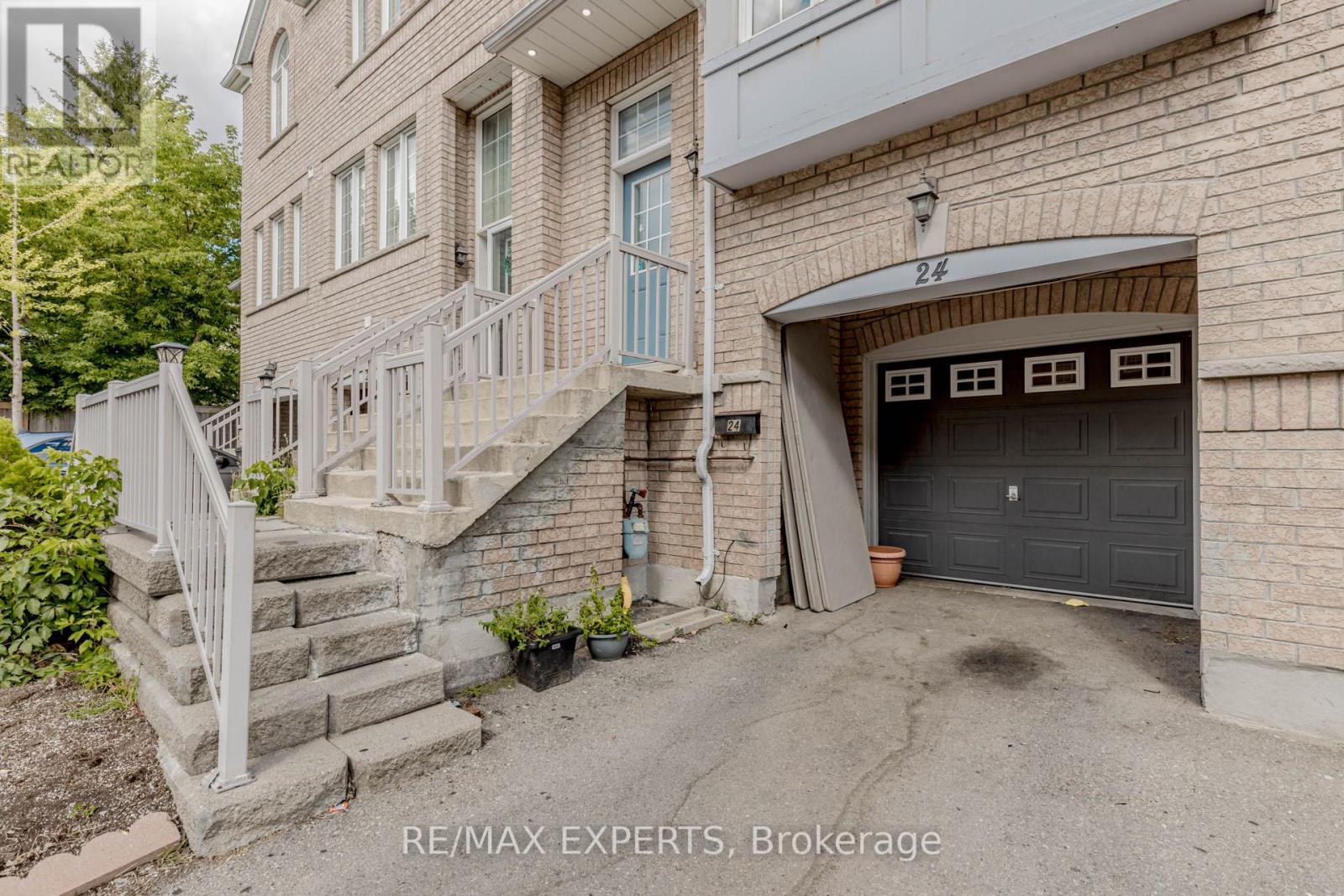 Property at 24 IGNATIUS LANE image 4