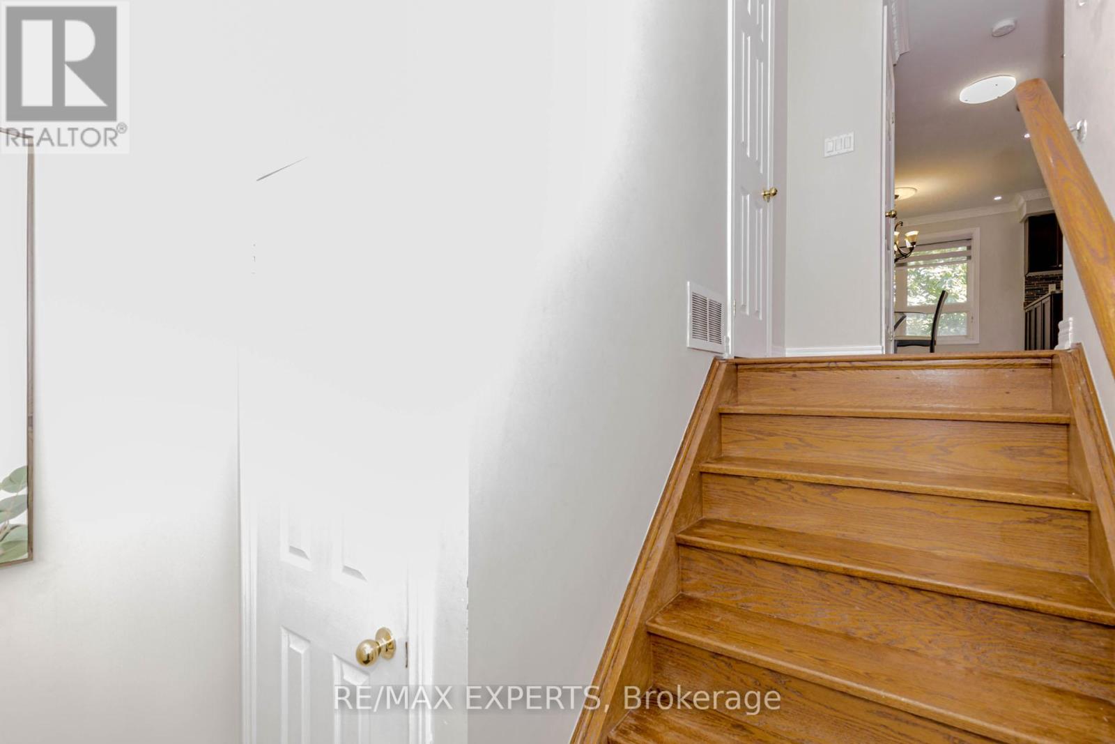 24 Ignatius Lane, Toronto, Ontario  M1E 0A3 - Photo 7 - E12369696