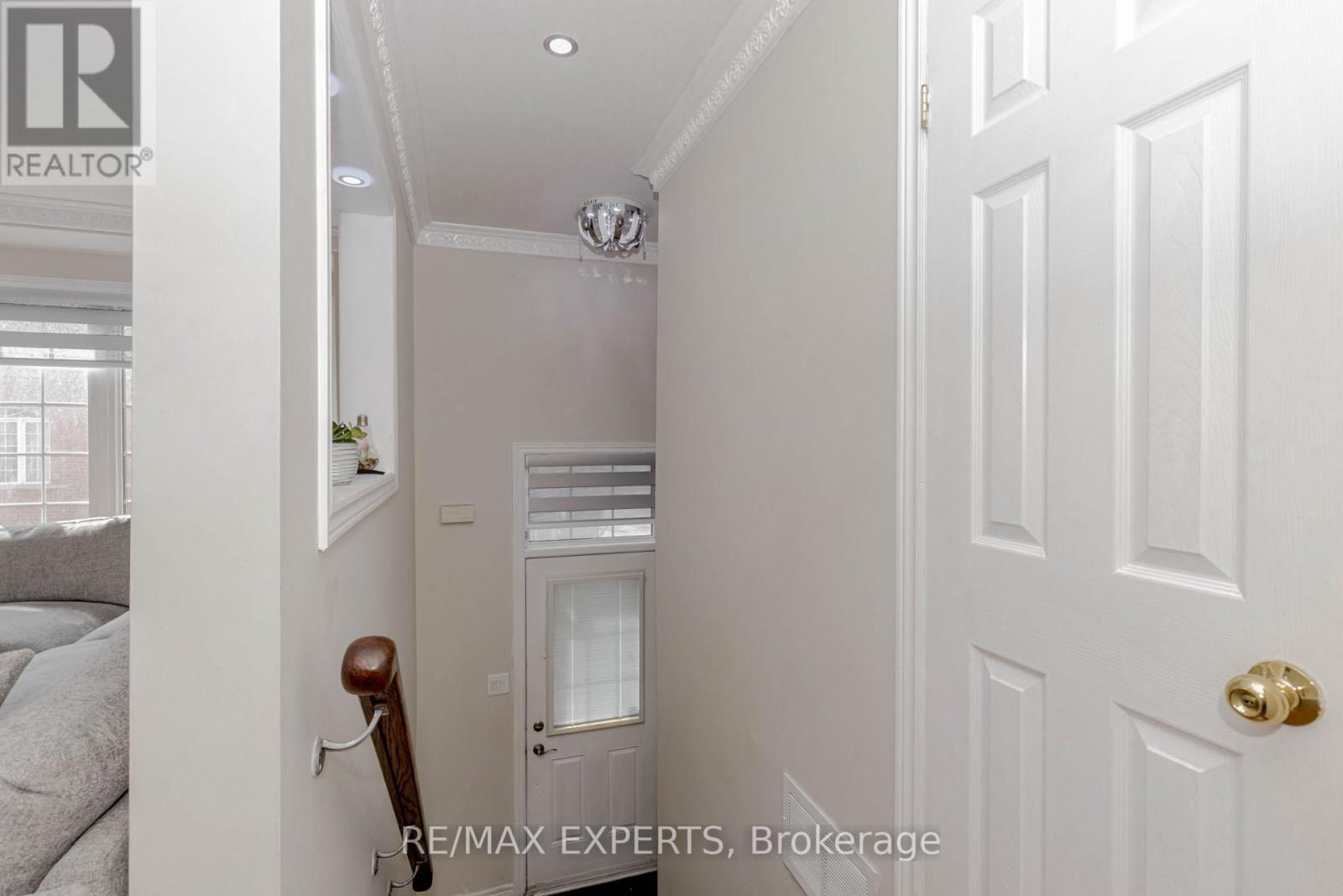 24 Ignatius Lane, Toronto, Ontario  M1E 0A3 - Photo 9 - E12369696
