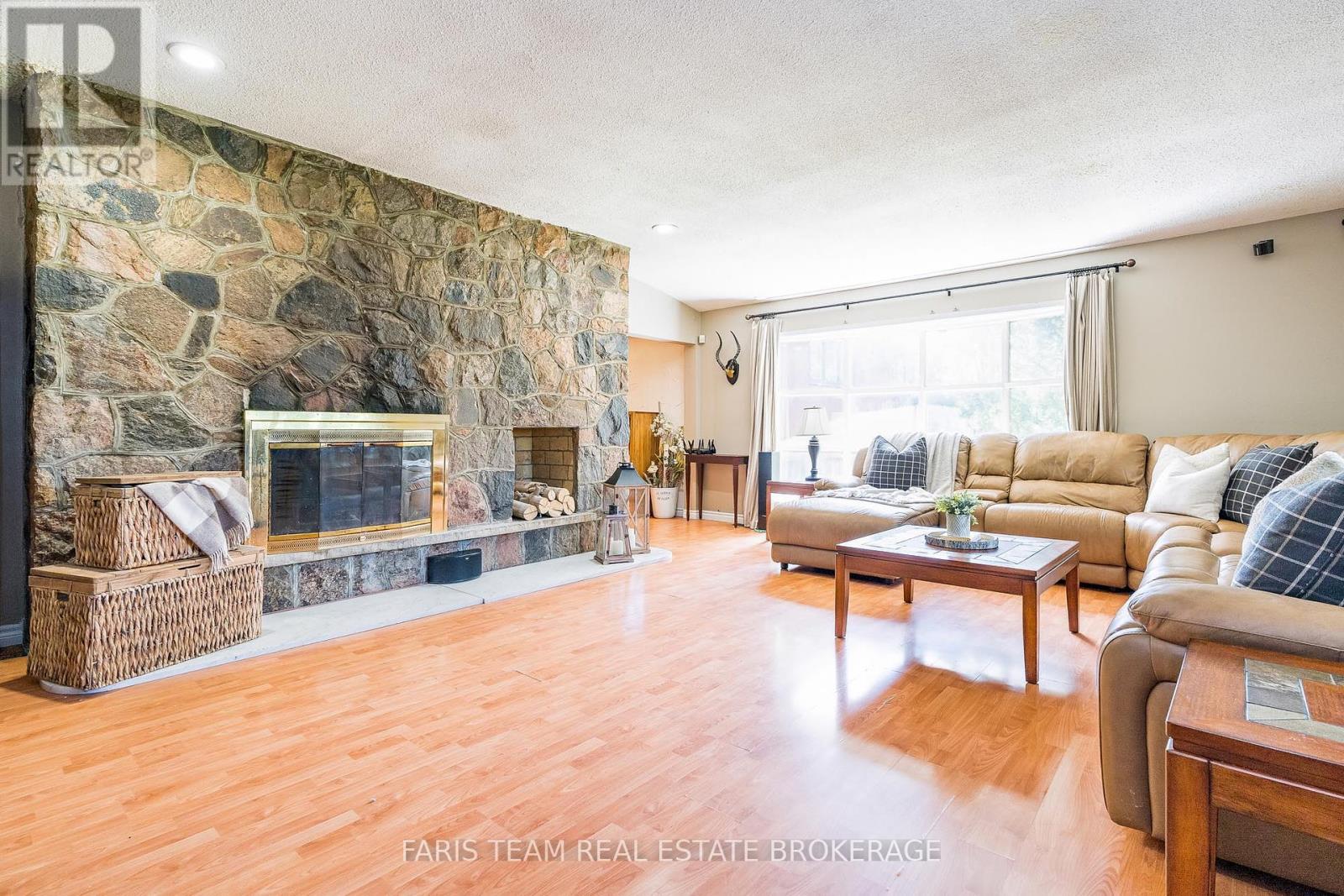 175 South Summit Farm Road, King (King City), Ontario  L7B 1J8 - Photo 18 - N12369706