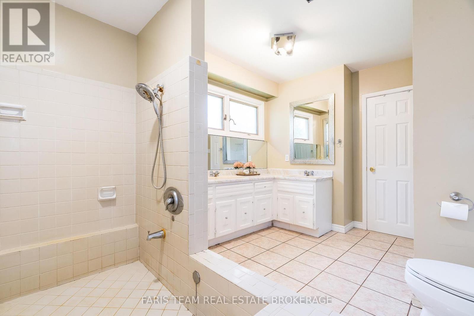 175 South Summit Farm Road, King (King City), Ontario  L7B 1J8 - Photo 22 - N12369706