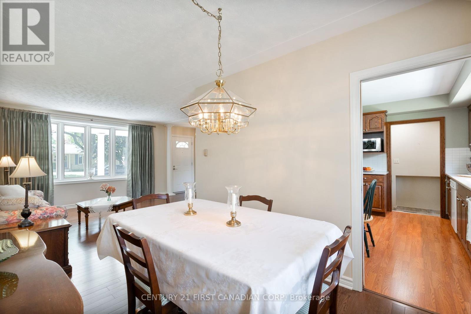 135 Downing Crescent, London South (South S), Ontario  N6C 3C7 - Photo 15 - X12369789
