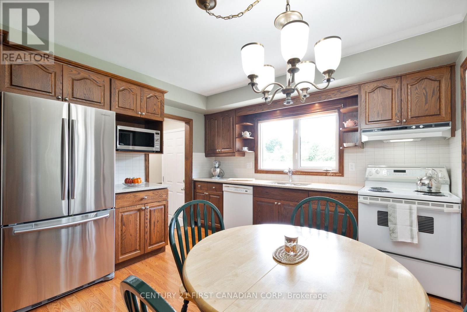 135 Downing Crescent, London South (South S), Ontario  N6C 3C7 - Photo 19 - X12369789