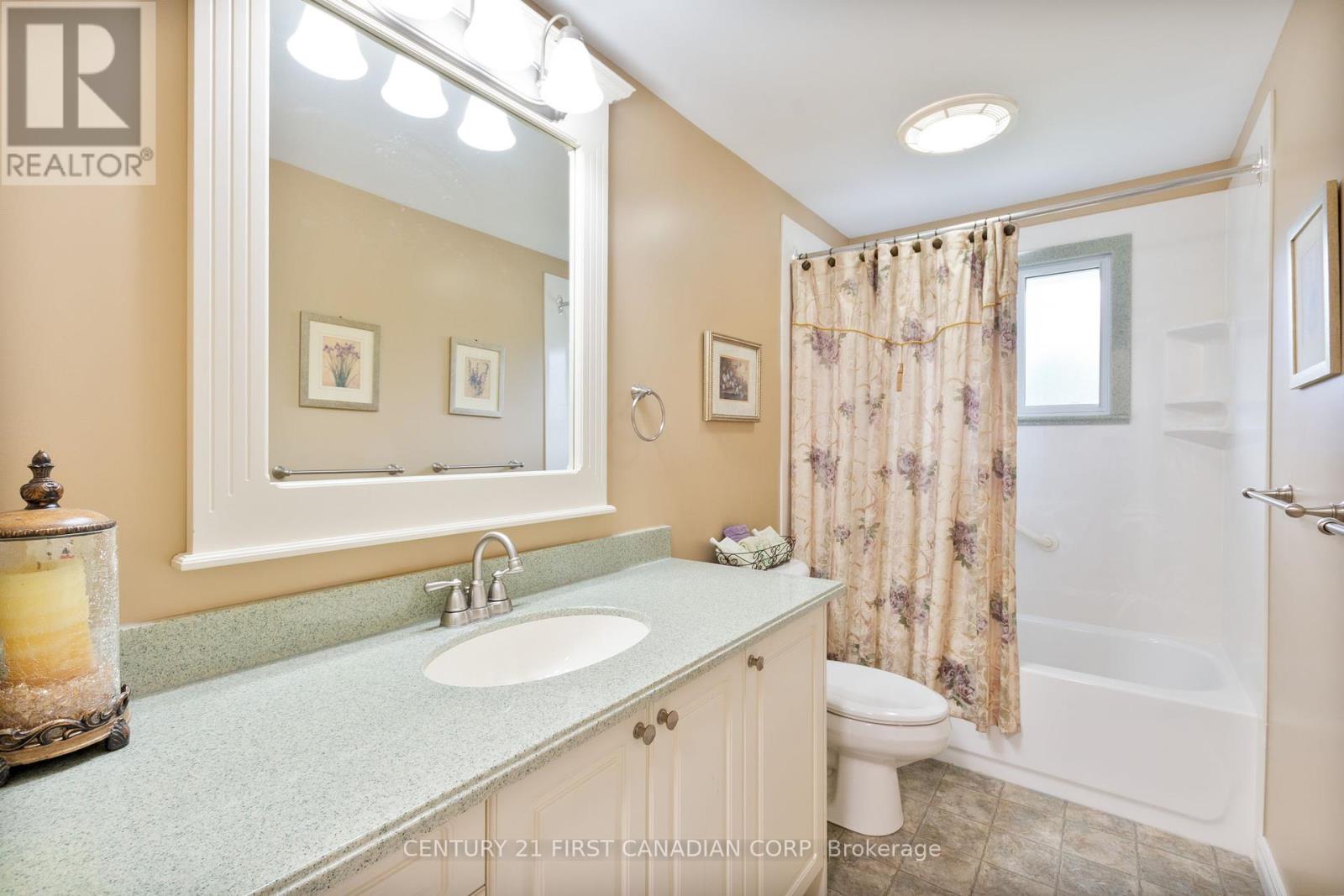 135 Downing Crescent, London South (South S), Ontario  N6C 3C7 - Photo 24 - X12369789