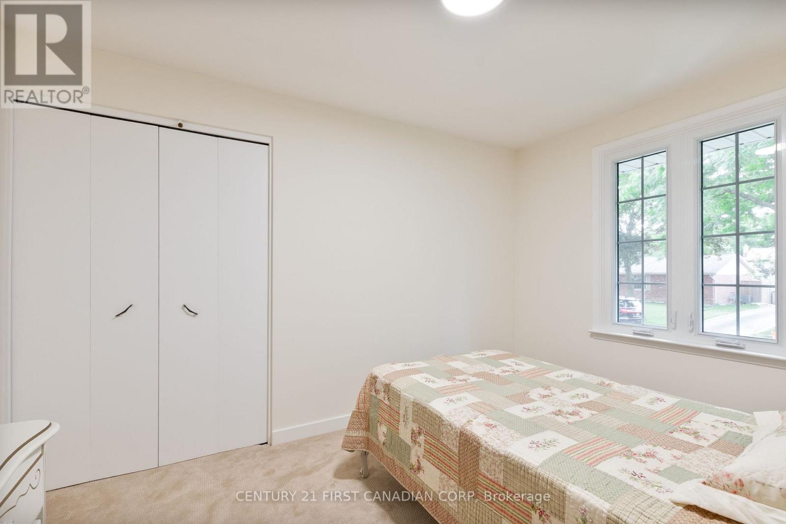 135 Downing Crescent, London South (South S), Ontario  N6C 3C7 - Photo 27 - X12369789