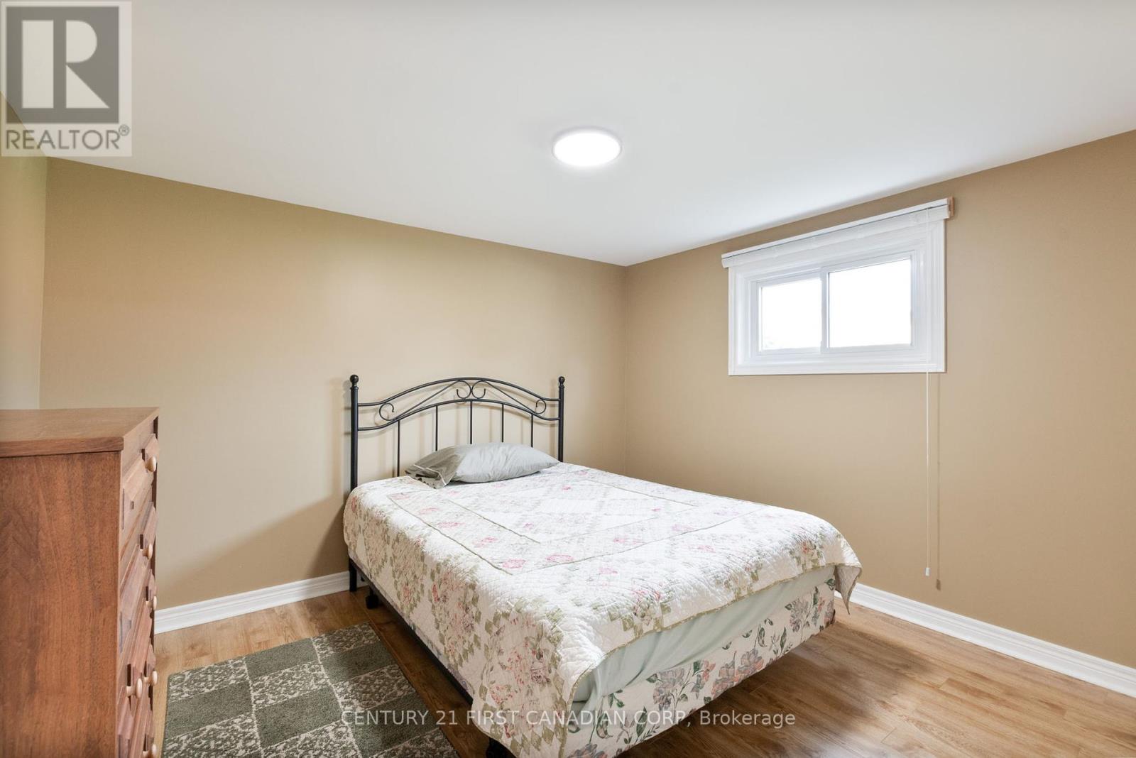 135 Downing Crescent, London South (South S), Ontario  N6C 3C7 - Photo 30 - X12369789