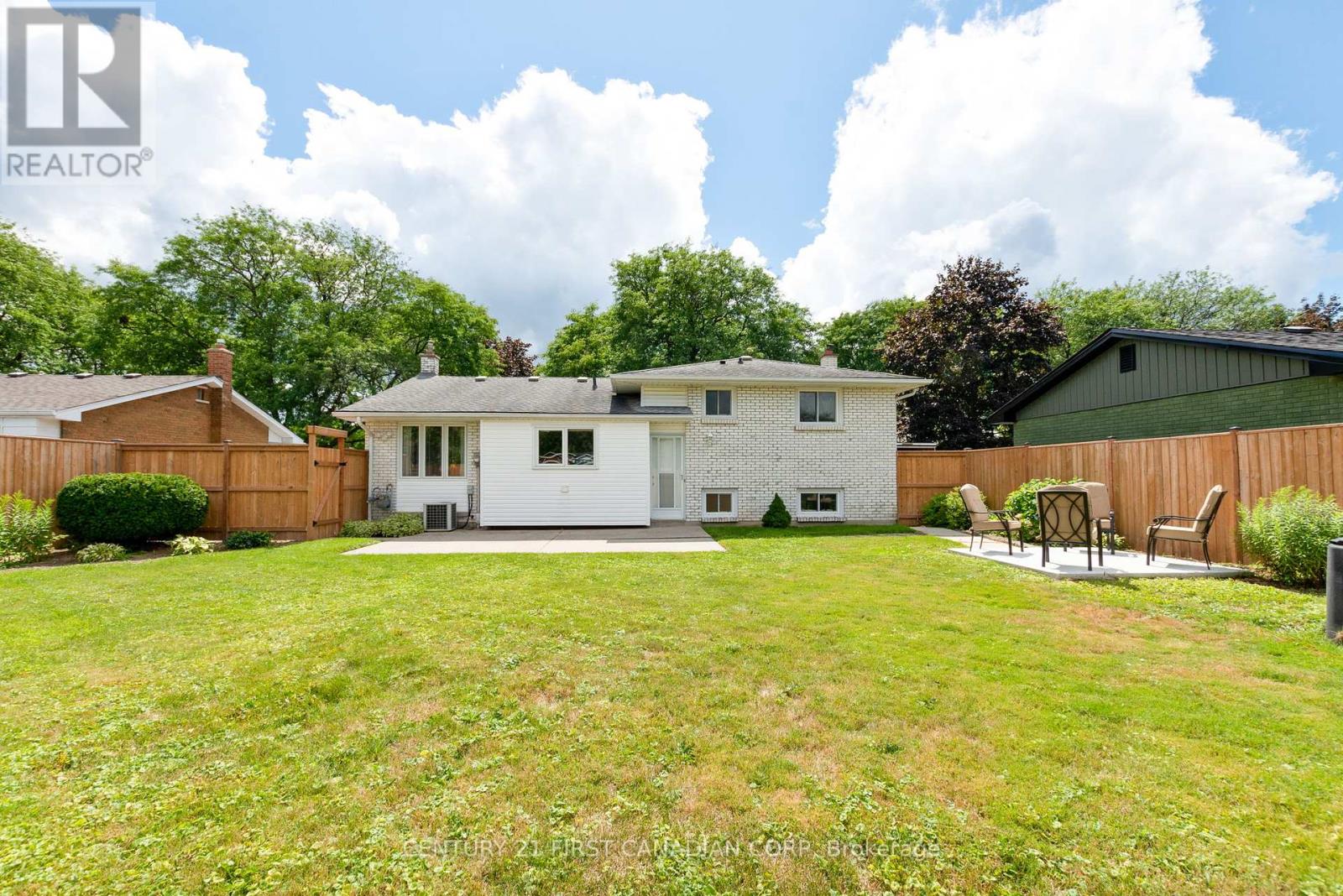 135 Downing Crescent, London South (South S), Ontario  N6C 3C7 - Photo 39 - X12369789