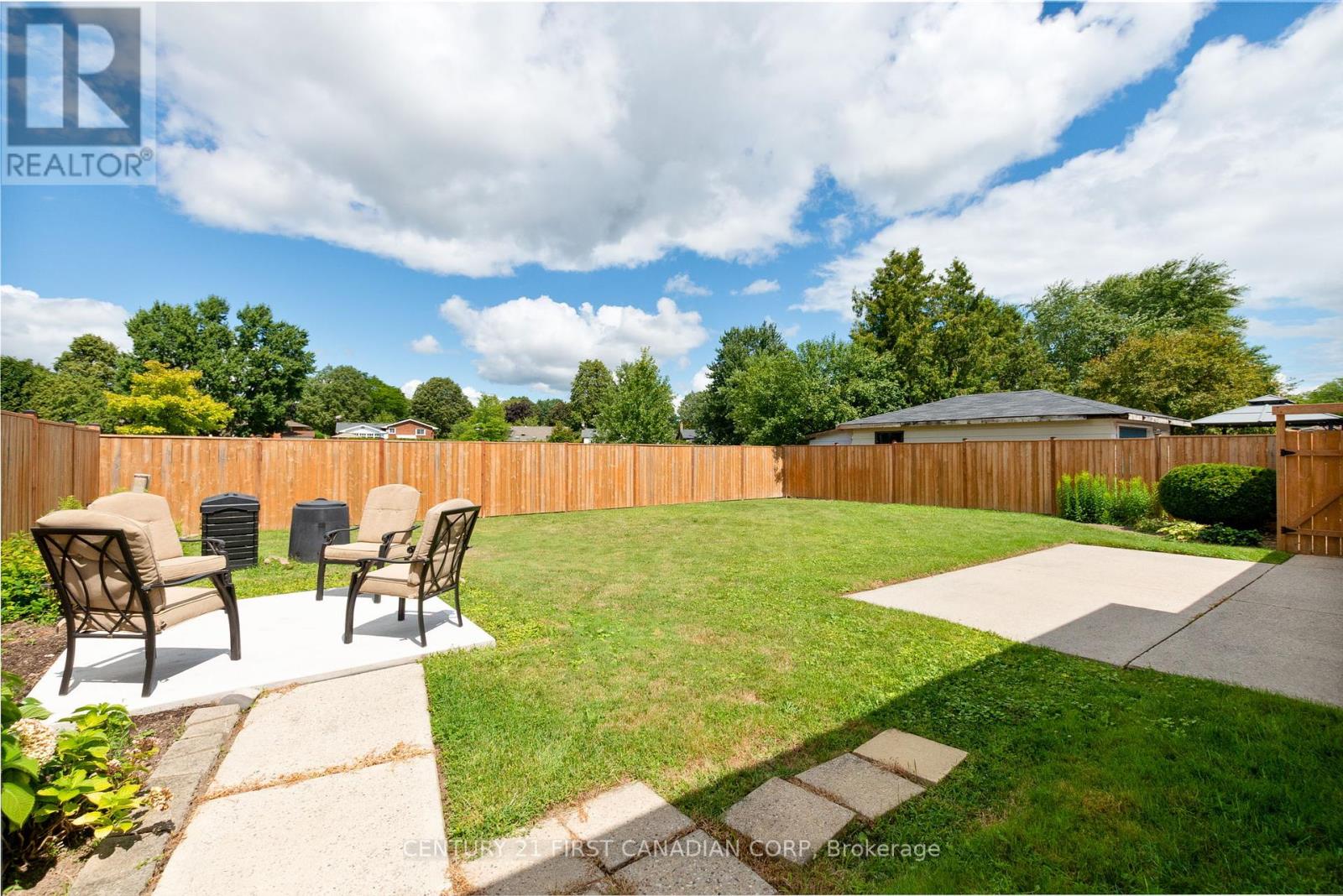135 Downing Crescent, London South (South S), Ontario  N6C 3C7 - Photo 41 - X12369789