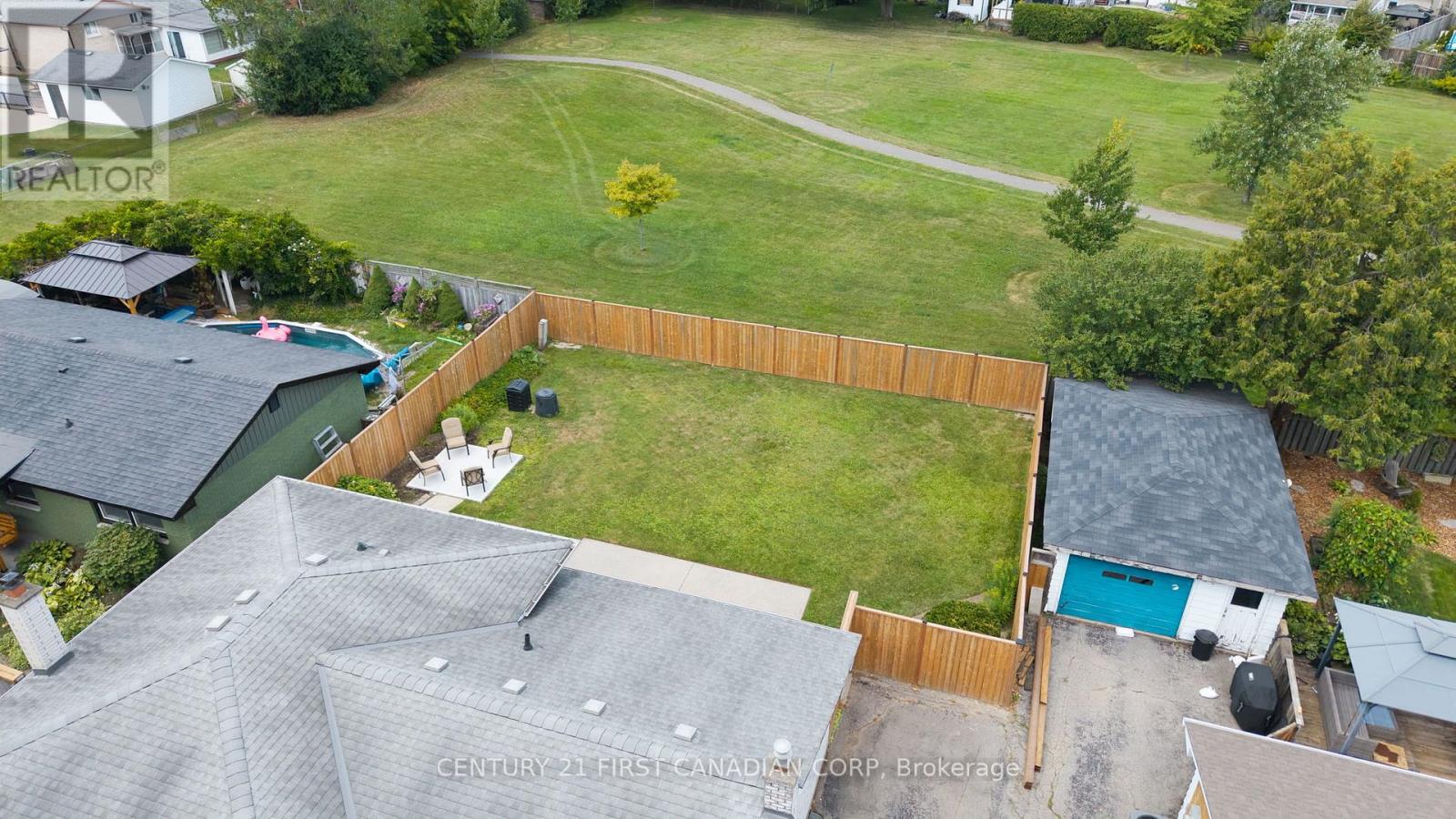135 Downing Crescent, London South (South S), Ontario  N6C 3C7 - Photo 44 - X12369789