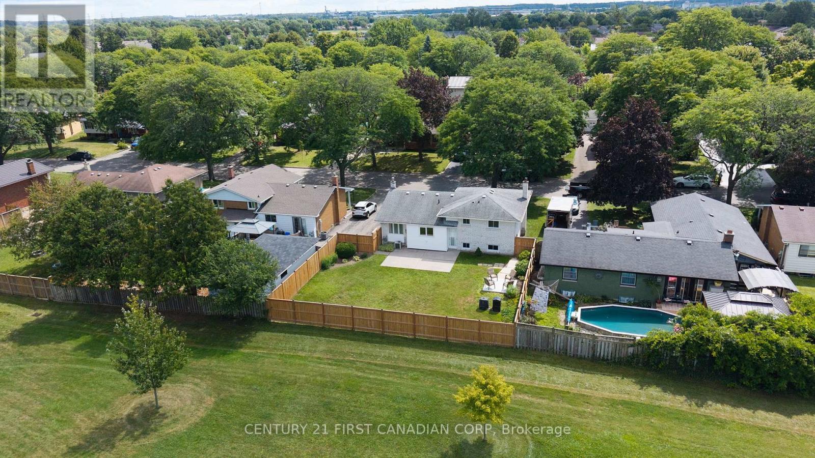 135 Downing Crescent, London South (South S), Ontario  N6C 3C7 - Photo 46 - X12369789