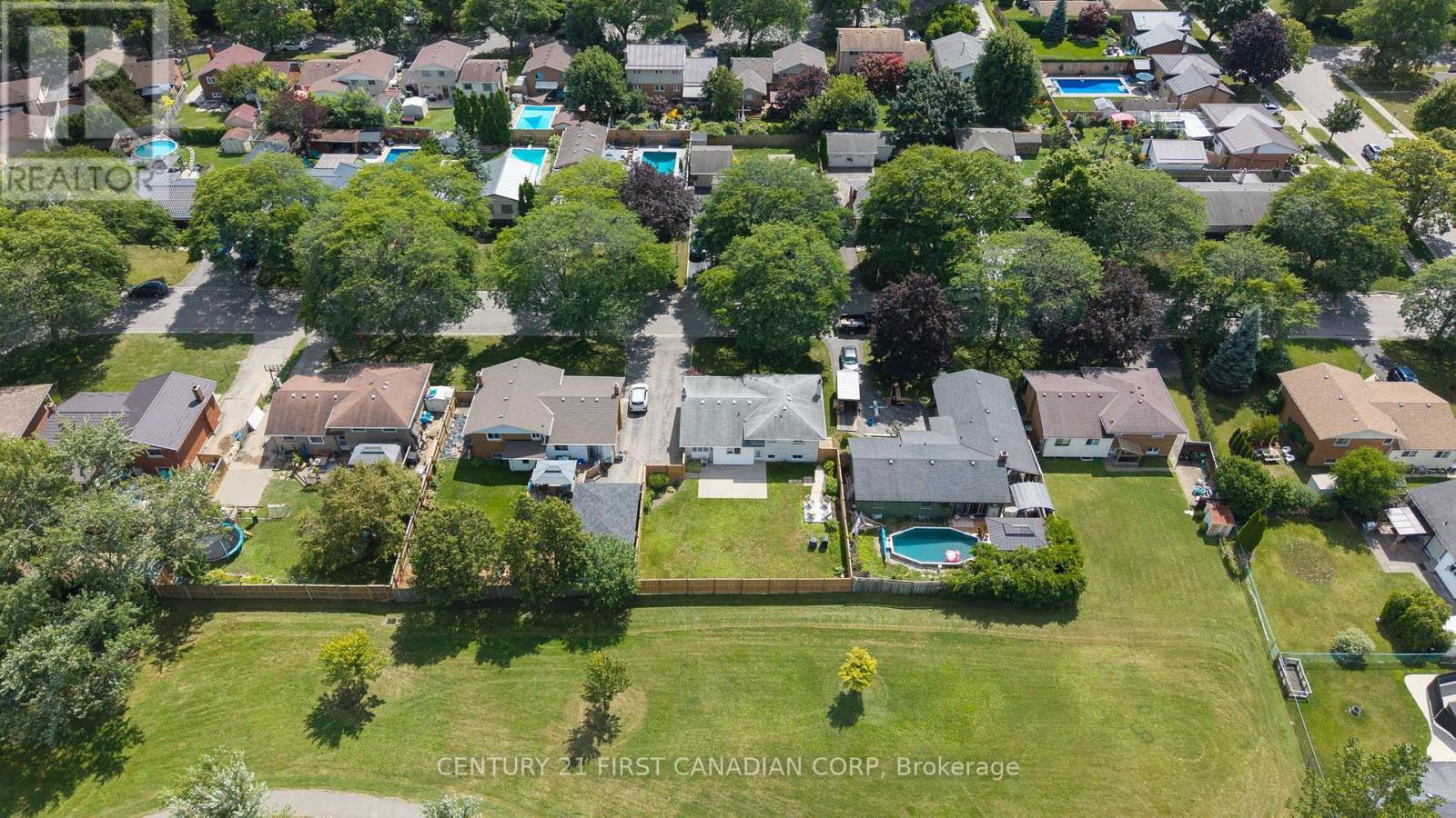 135 Downing Crescent, London South (South S), Ontario  N6C 3C7 - Photo 48 - X12369789