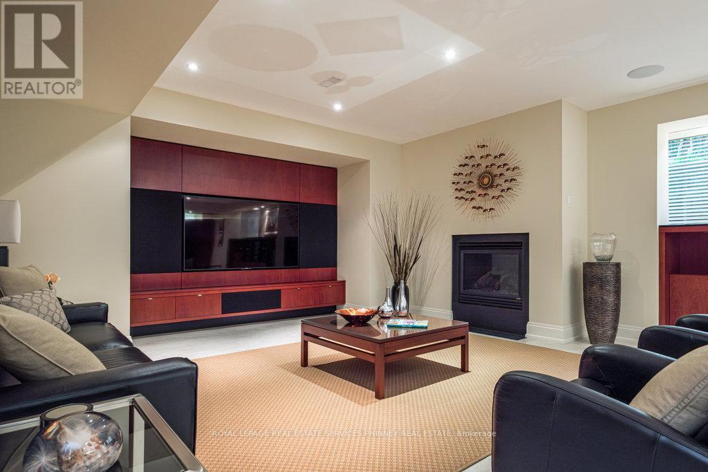 6 Ennisclare Drive W, Oakville, Ontario  L6J 4N2 - Photo 35 - W12300774