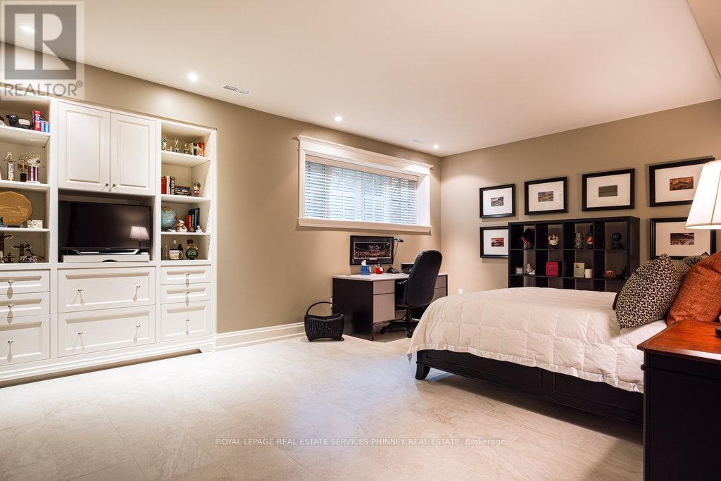6 Ennisclare Drive W, Oakville, Ontario  L6J 4N2 - Photo 38 - W12300774
