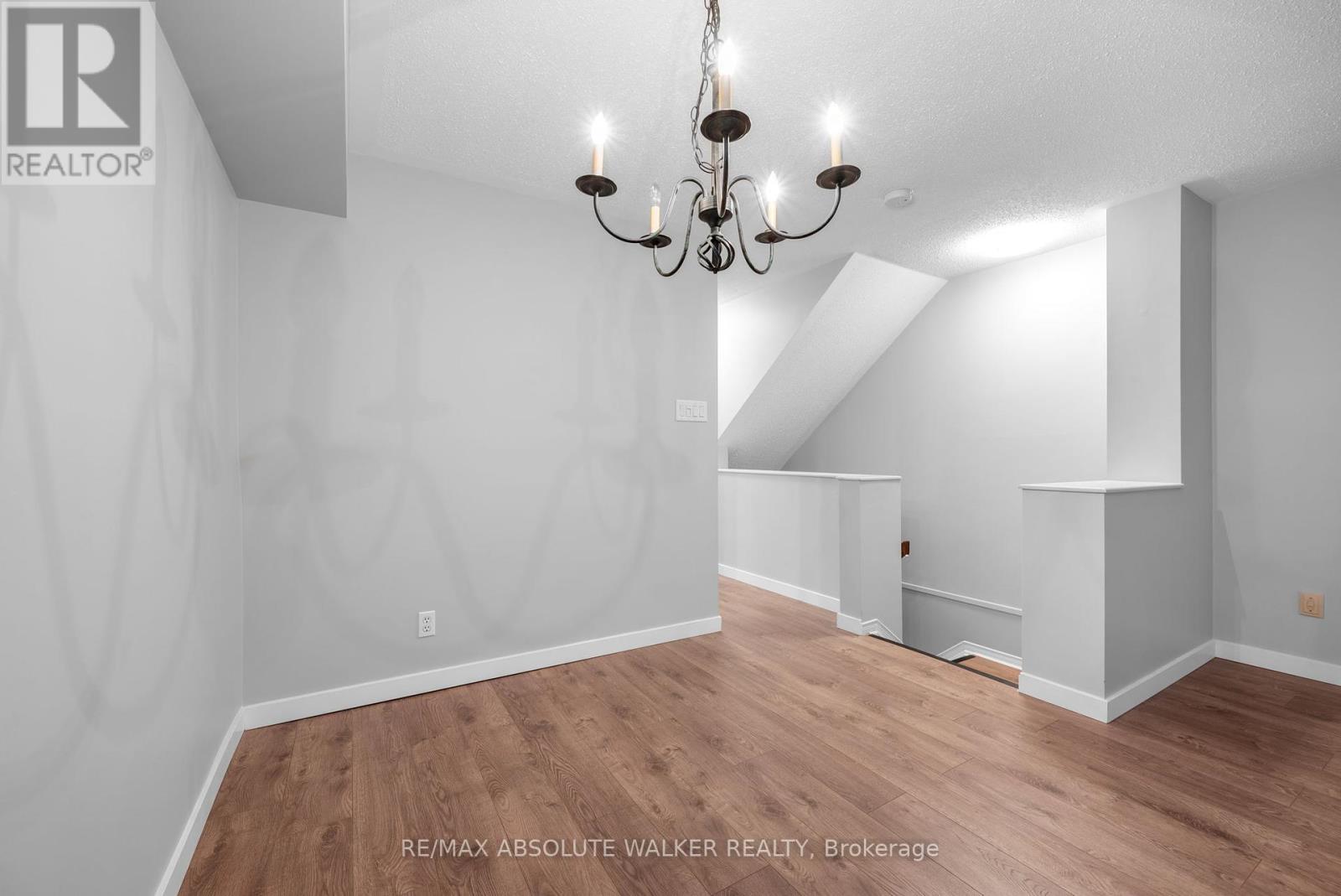 1673 Locksley Lane, Ottawa, Ontario  K1J 1B6 - Photo 10 - X12369767