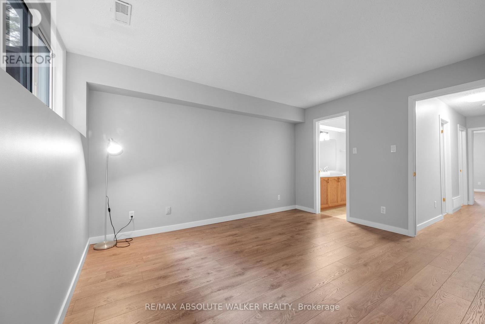 1673 Locksley Lane, Ottawa, Ontario  K1J 1B6 - Photo 19 - X12369767