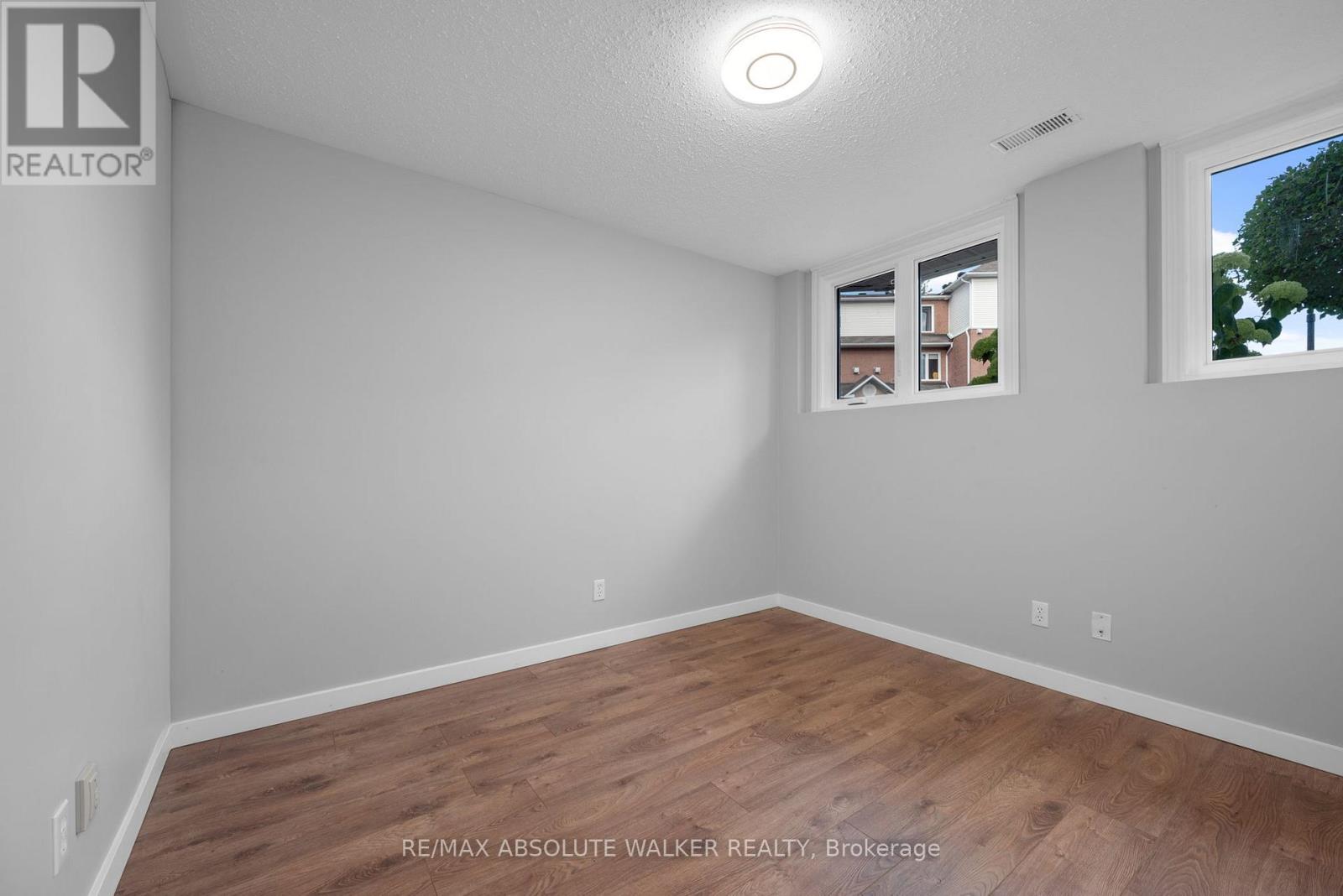 1673 Locksley Lane, Ottawa, Ontario  K1J 1B6 - Photo 22 - X12369767
