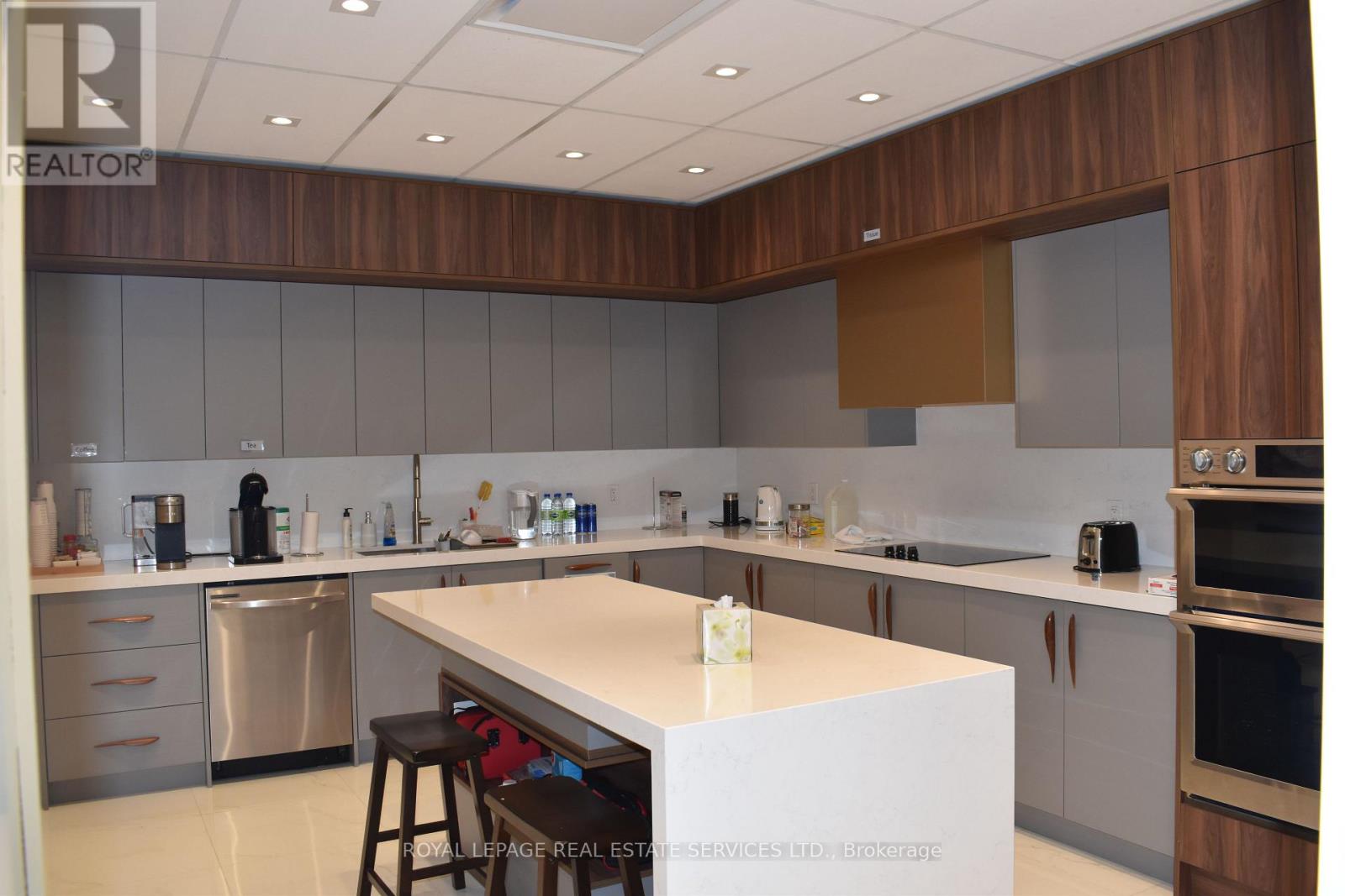 33 - 5155 Spectrum Way W, Mississauga (Airport Corporate), Ontario  L4W 5A5 - Photo 8 - W12369693