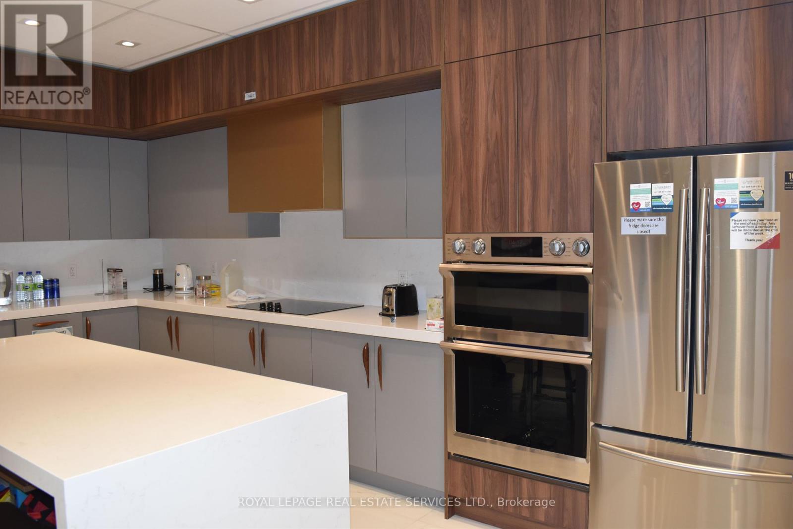 33 - 5155 Spectrum Way W, Mississauga (Airport Corporate), Ontario  L4W 5A5 - Photo 9 - W12369693