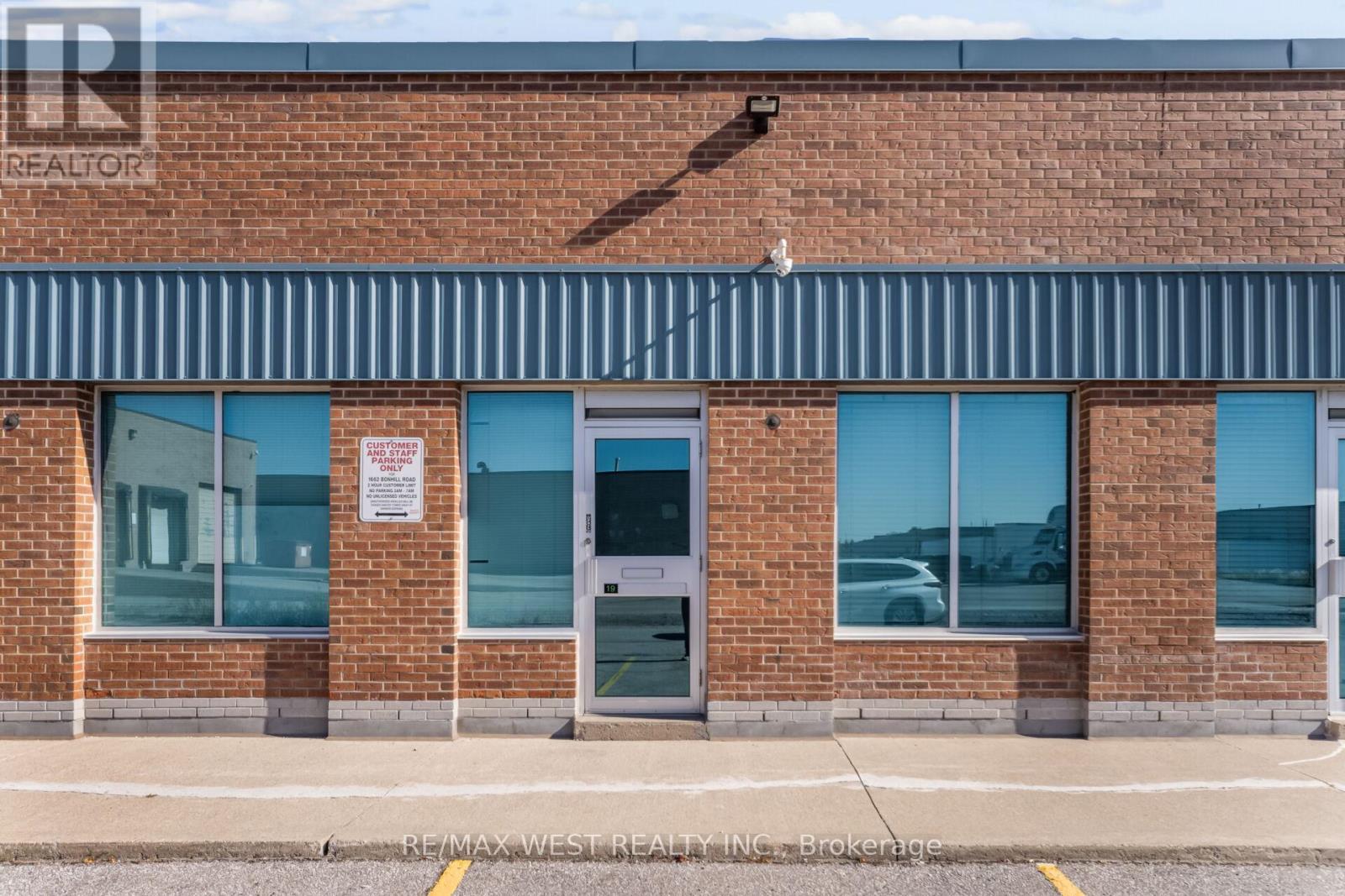 19 - 1662 Bonhill Road, Mississauga (Northeast), Ontario  L5T 1E1 - Photo 3 - W12369714