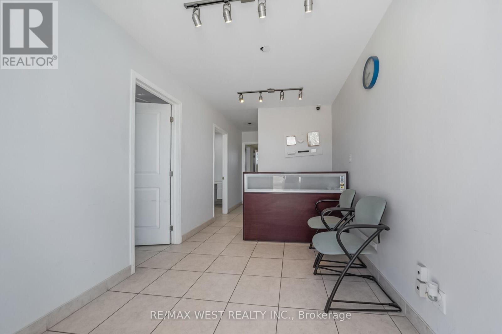 19 - 1662 Bonhill Road, Mississauga (Northeast), Ontario  L5T 1E1 - Photo 5 - W12369714