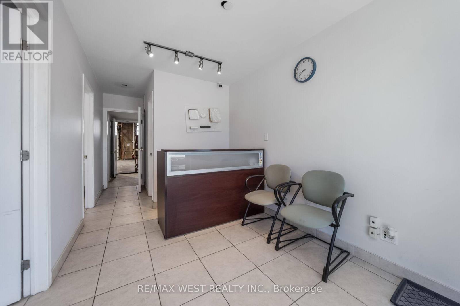 19 - 1662 Bonhill Road, Mississauga (Northeast), Ontario  L5T 1E1 - Photo 6 - W12369714