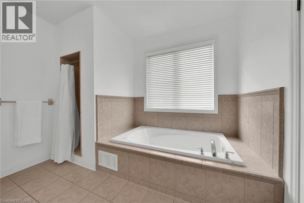 48 Montreal Circle, Hamilton, Ontario  L8E 0E1 - Photo 24 - 40764488