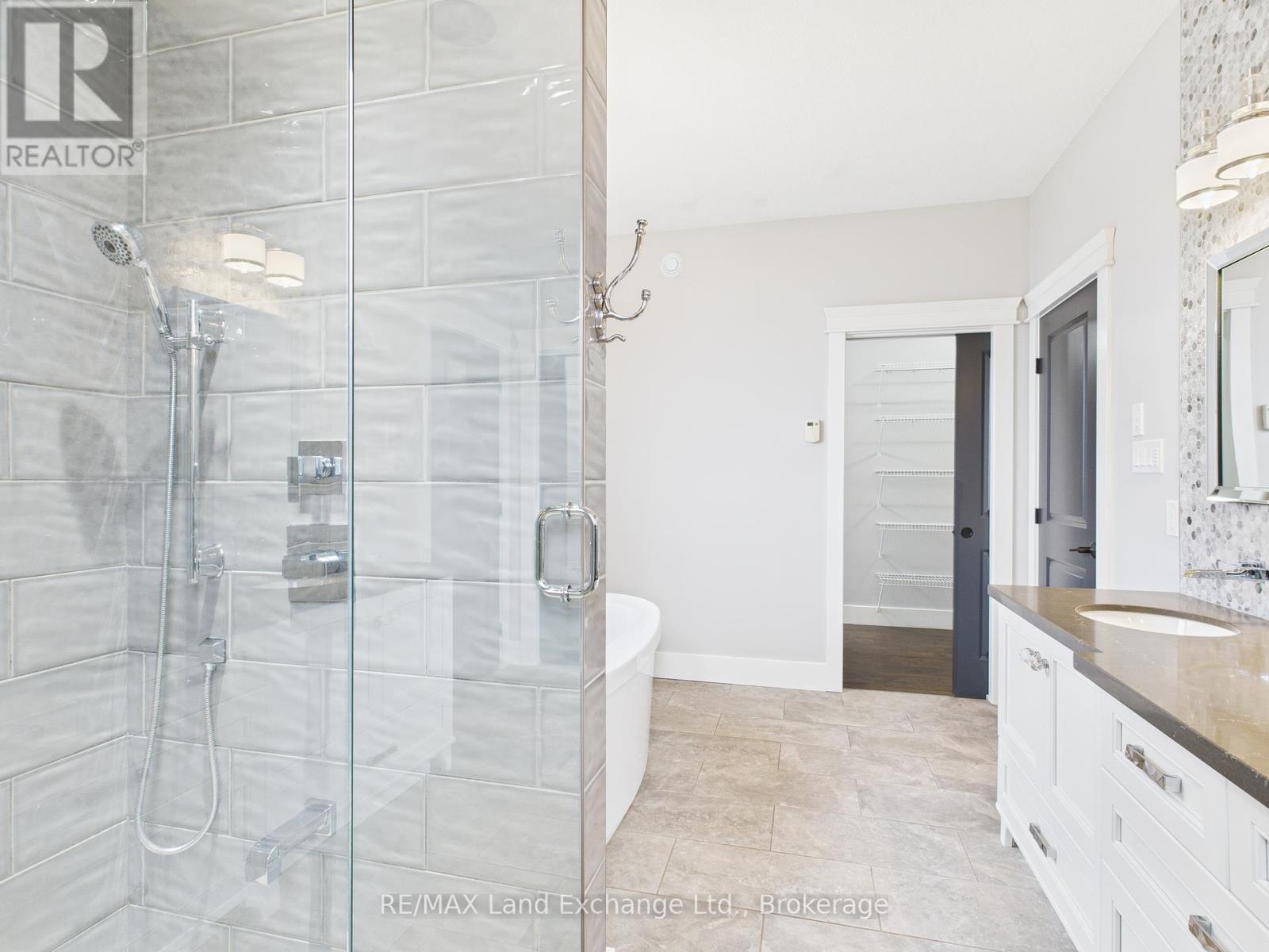 24 Lakefield Drive, Kincardine, Ontario  N2Z 2N8 - Photo 16 - X12369868