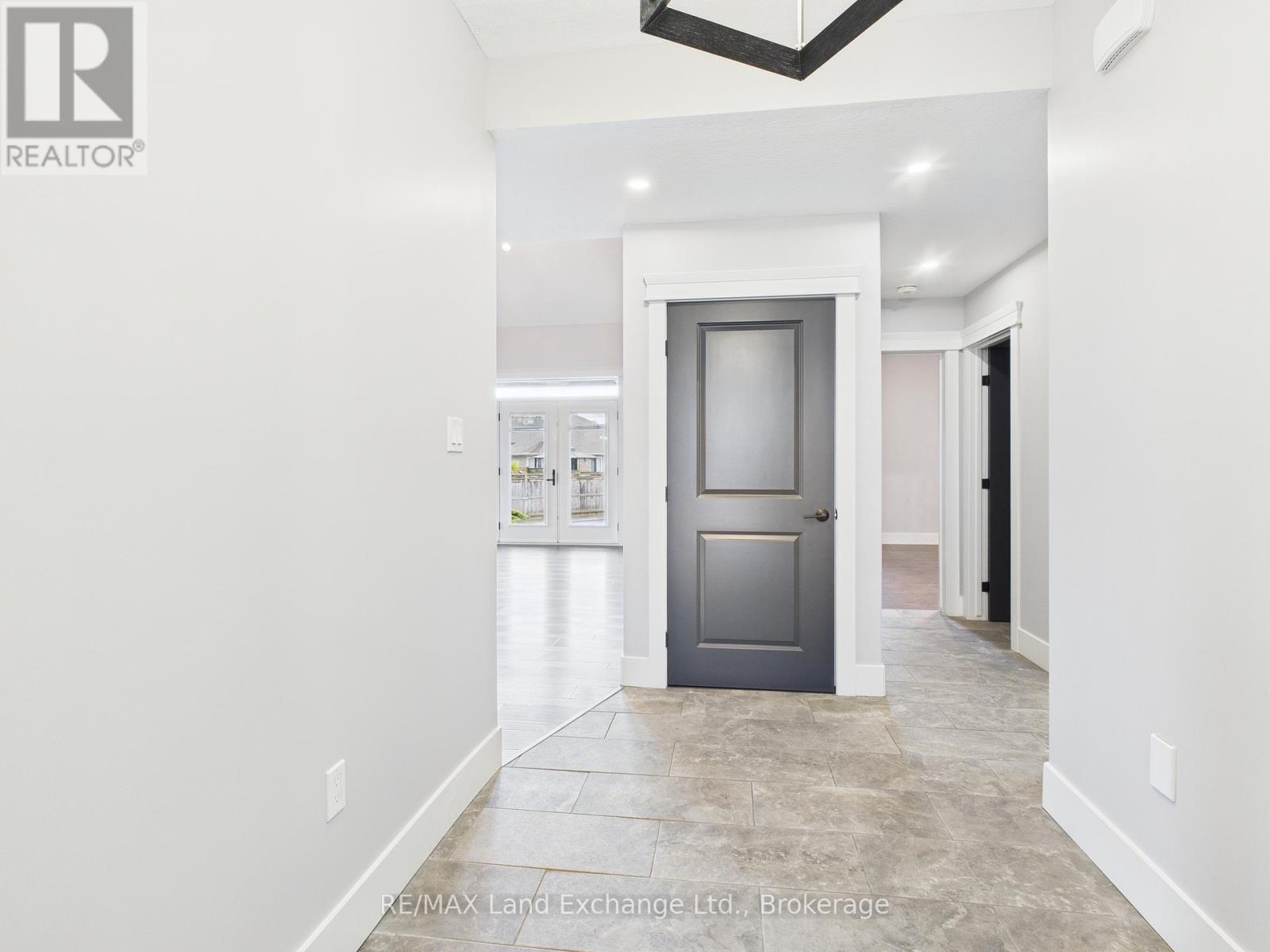 24 Lakefield Drive, Kincardine, Ontario  N2Z 2N8 - Photo 6 - X12369868