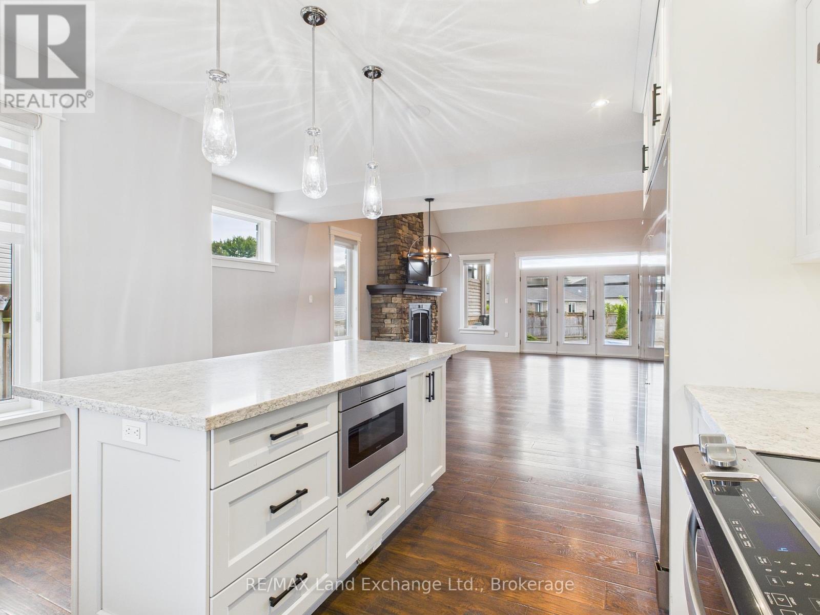 24 Lakefield Drive, Kincardine, Ontario  N2Z 2N8 - Photo 9 - X12369868
