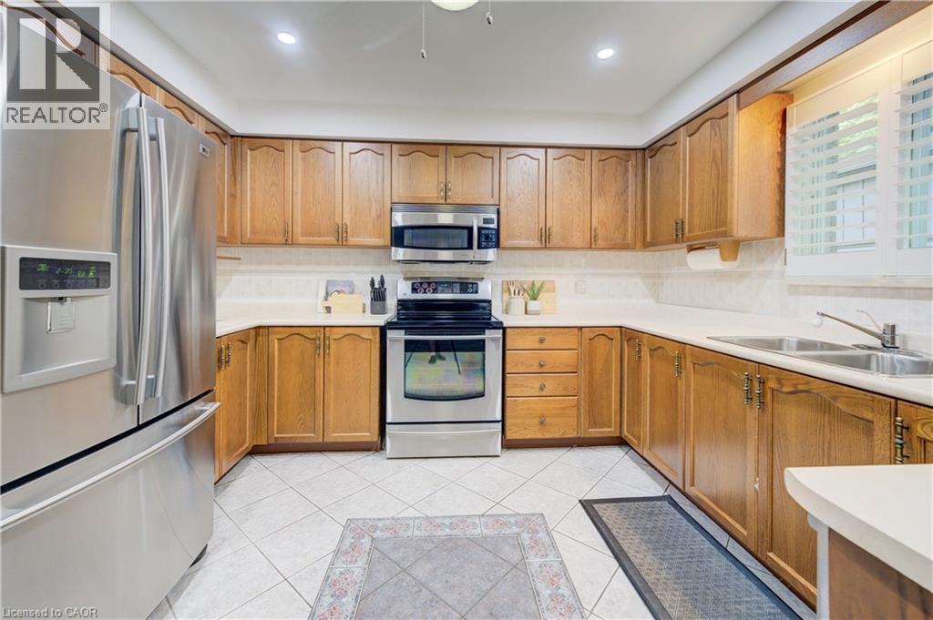 466 Dicenzo Drive, Hamilton, Ontario  L9B 2C4 - Photo 10 - 40739611