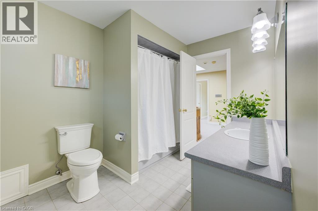466 Dicenzo Drive, Hamilton, Ontario  L9B 2C4 - Photo 38 - 40739611
