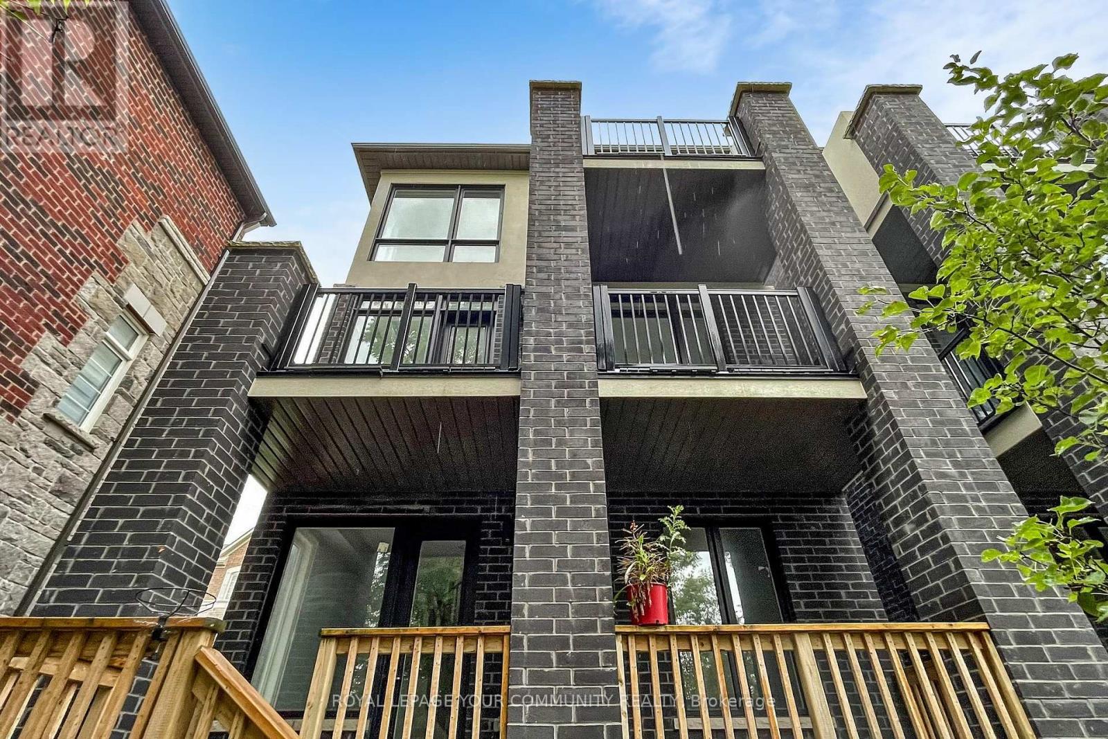 32 Globemaster Lane, Richmond Hill (Oak Ridges), Ontario  L4E 1H4 - Photo 4 - N12364793