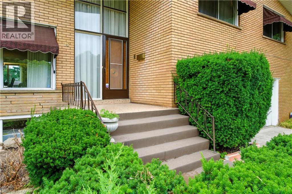16 Southill Drive, Hamilton, Ontario  L9A 3K5 - Photo 3 - 40764173