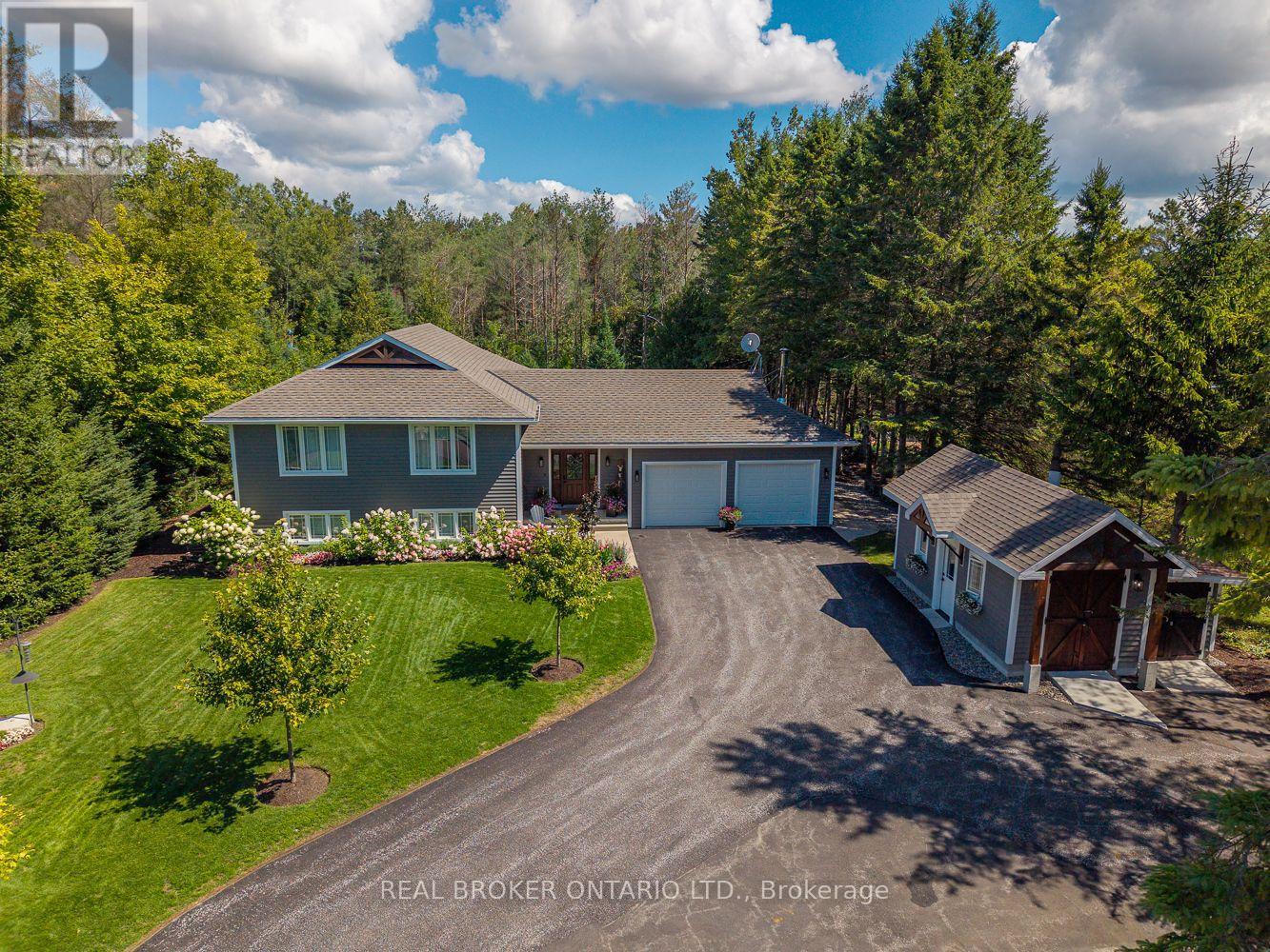 8 CRYSTALWOOD LANE, Springwater, Ontario