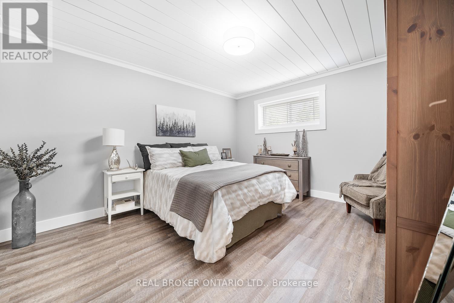 8 Crystalwood Lane, Springwater, Ontario  L0L 1X0 - Photo 33 - S12369774