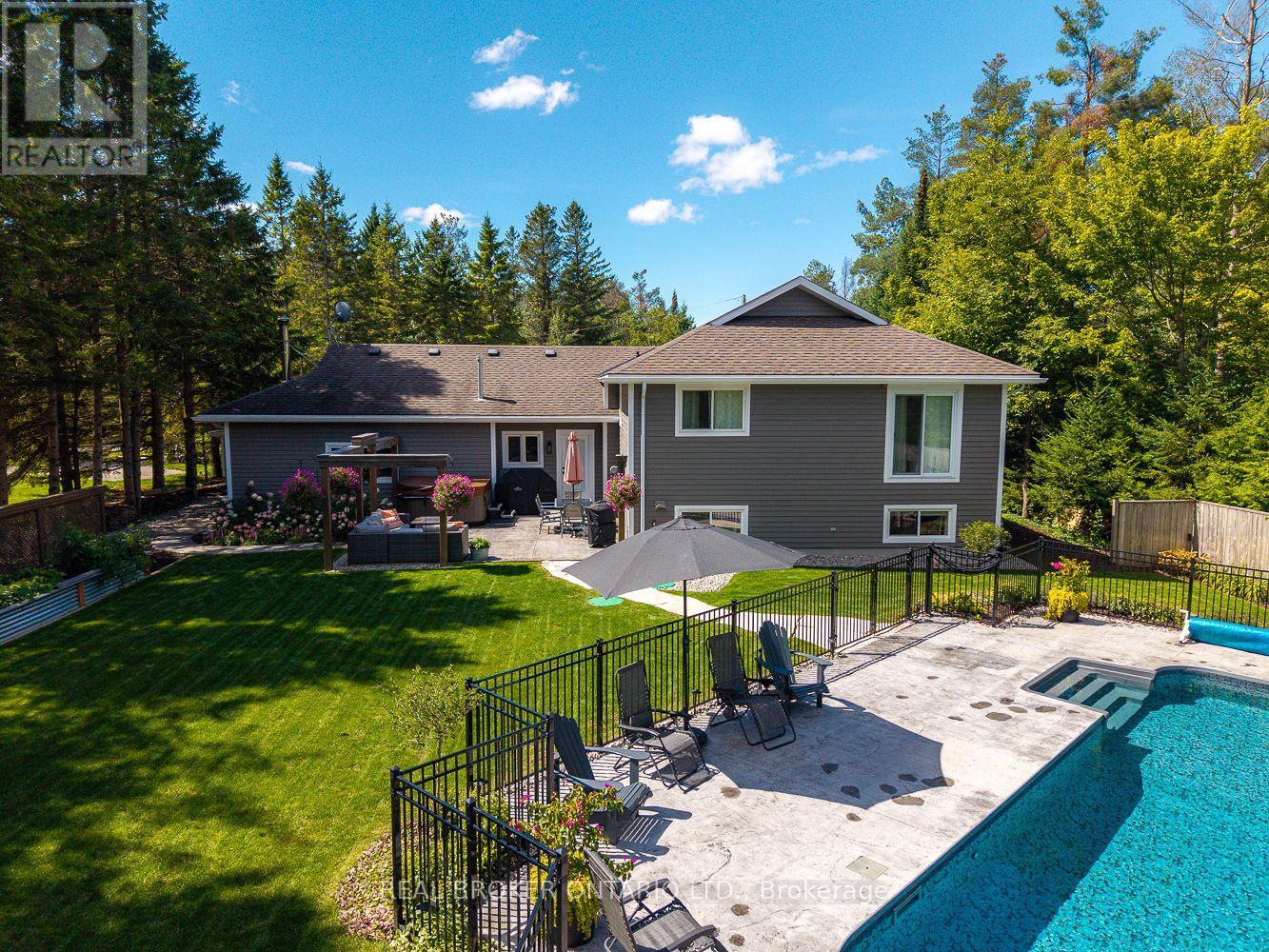 8 Crystalwood Lane, Springwater, Ontario  L0L 1X0 - Photo 37 - S12369774