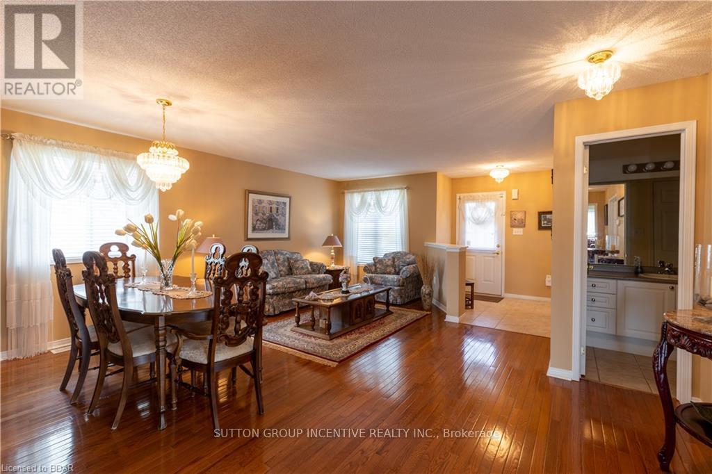13 Commonwealth Road, Barrie, Ontario  L4M 7J6 - Photo 3 - S12369849