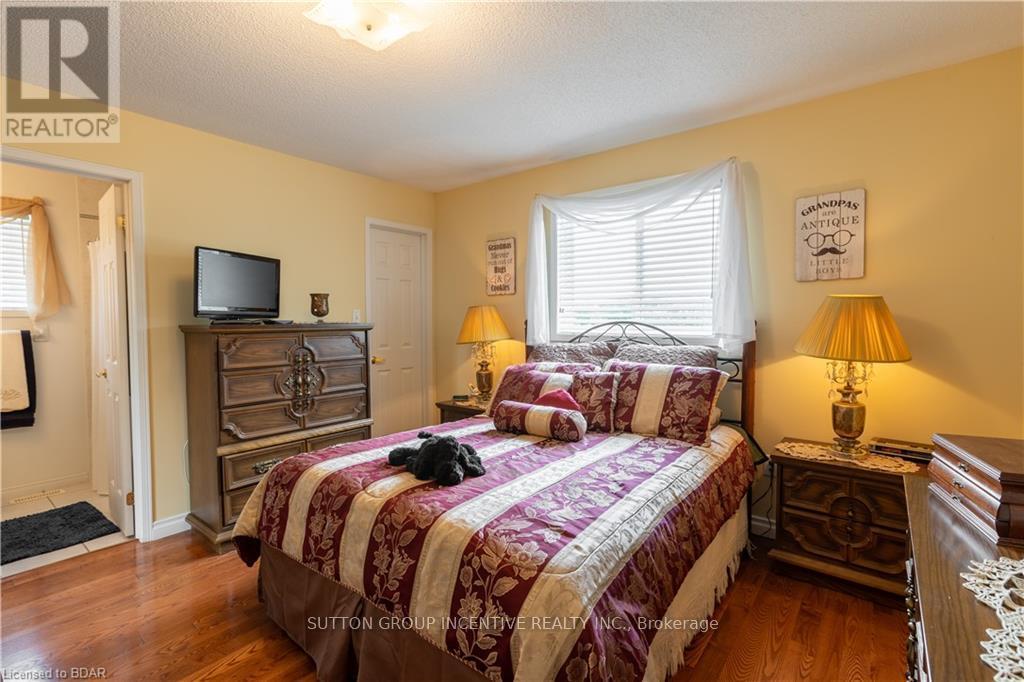 13 Commonwealth Road, Barrie, Ontario  L4M 7J6 - Photo 4 - S12369849