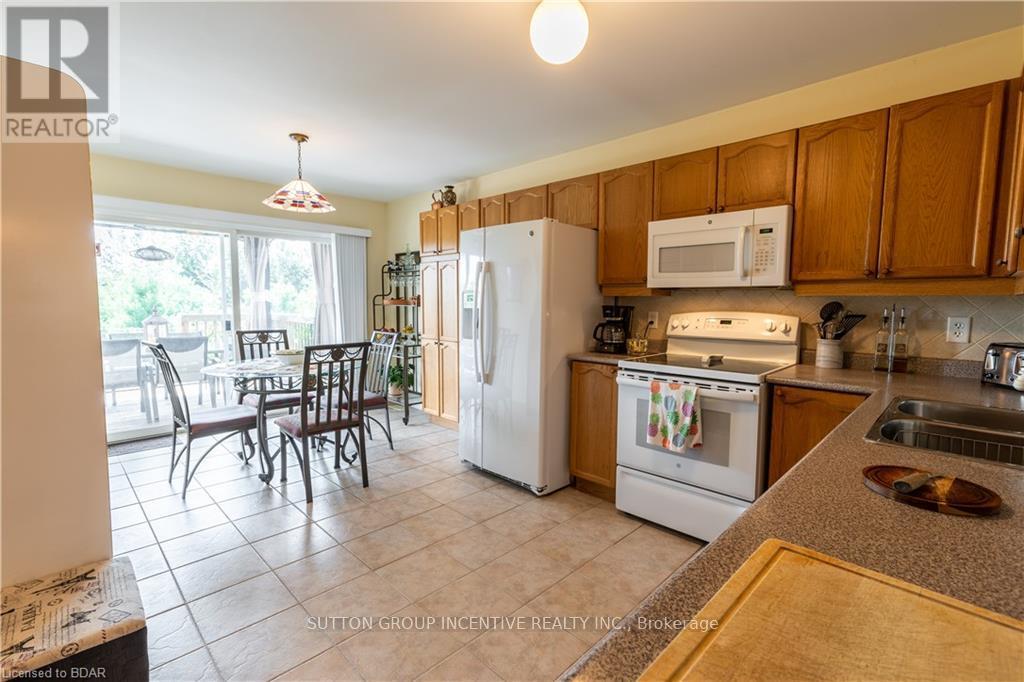 13 Commonwealth Road, Barrie, Ontario  L4M 7J6 - Photo 5 - S12369849