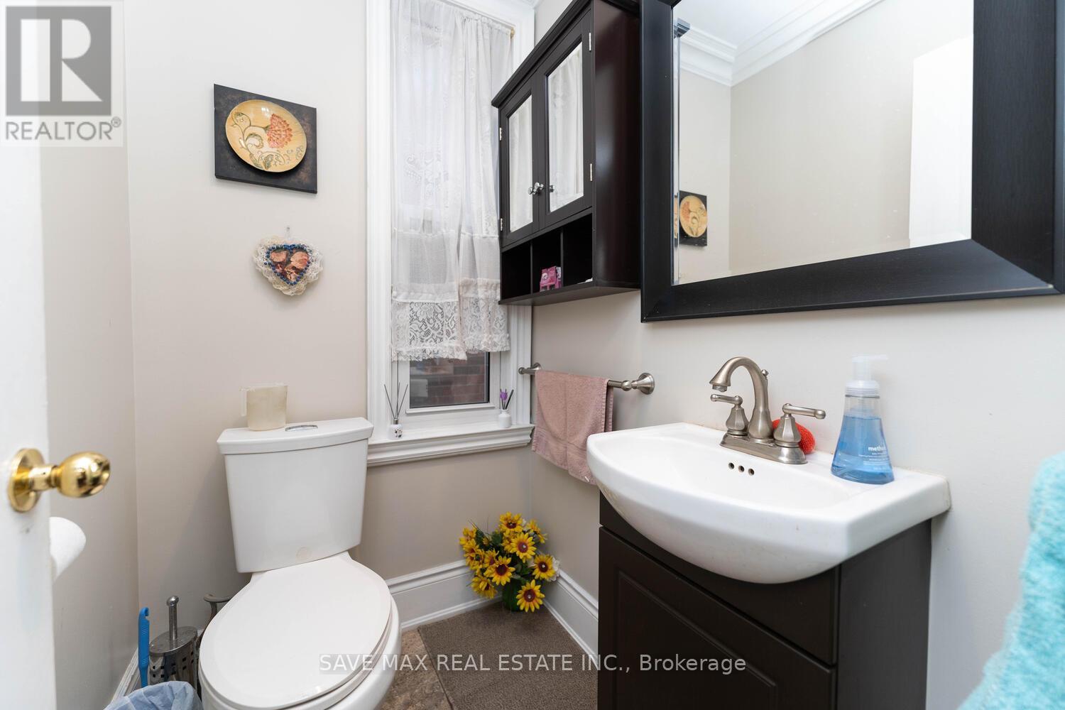 73 Buttonwood Avenue, Toronto, Ontario  M6M 2H9 - Photo 10 - W12369769