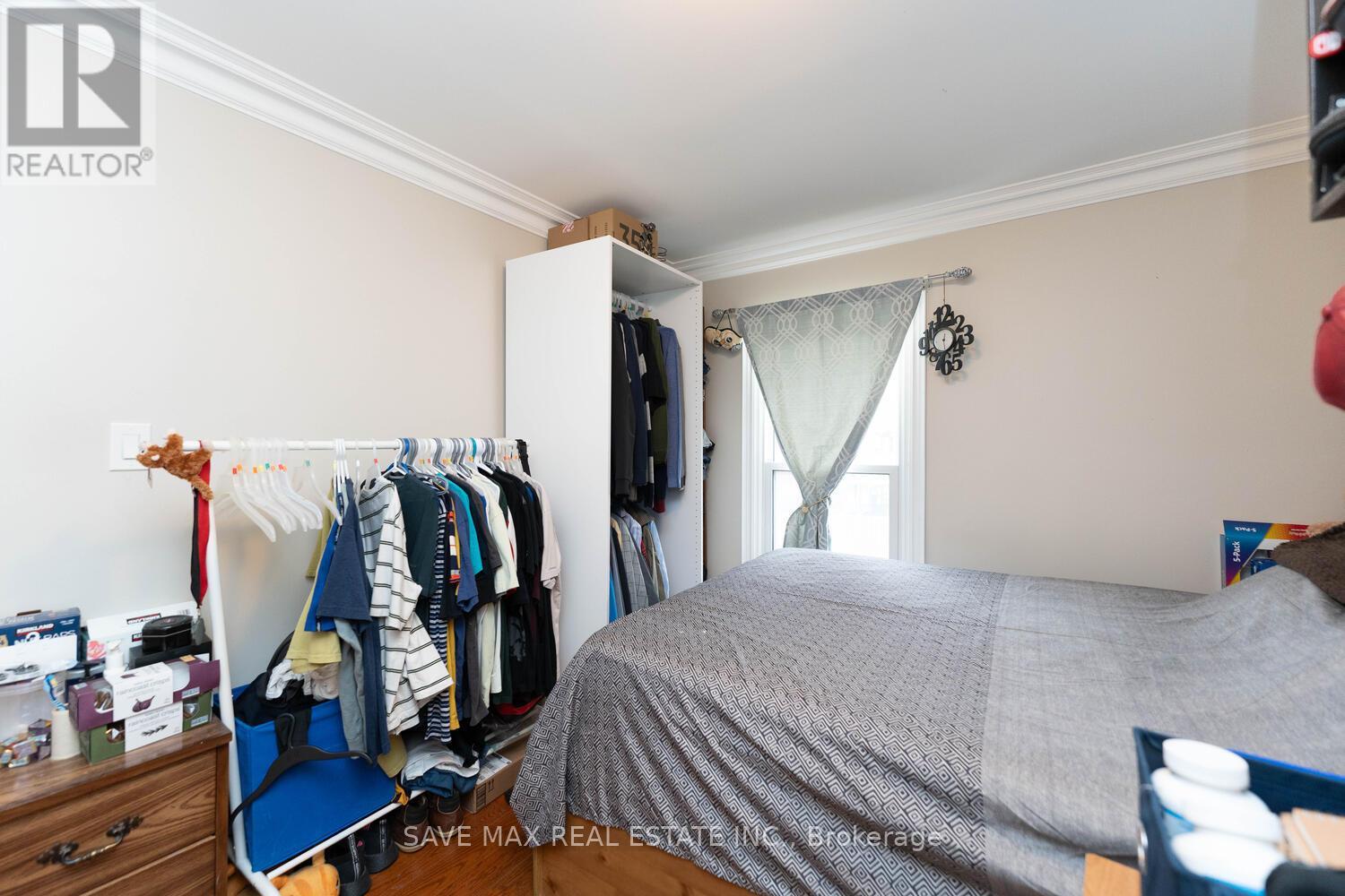 73 Buttonwood Avenue, Toronto, Ontario  M6M 2H9 - Photo 12 - W12369769