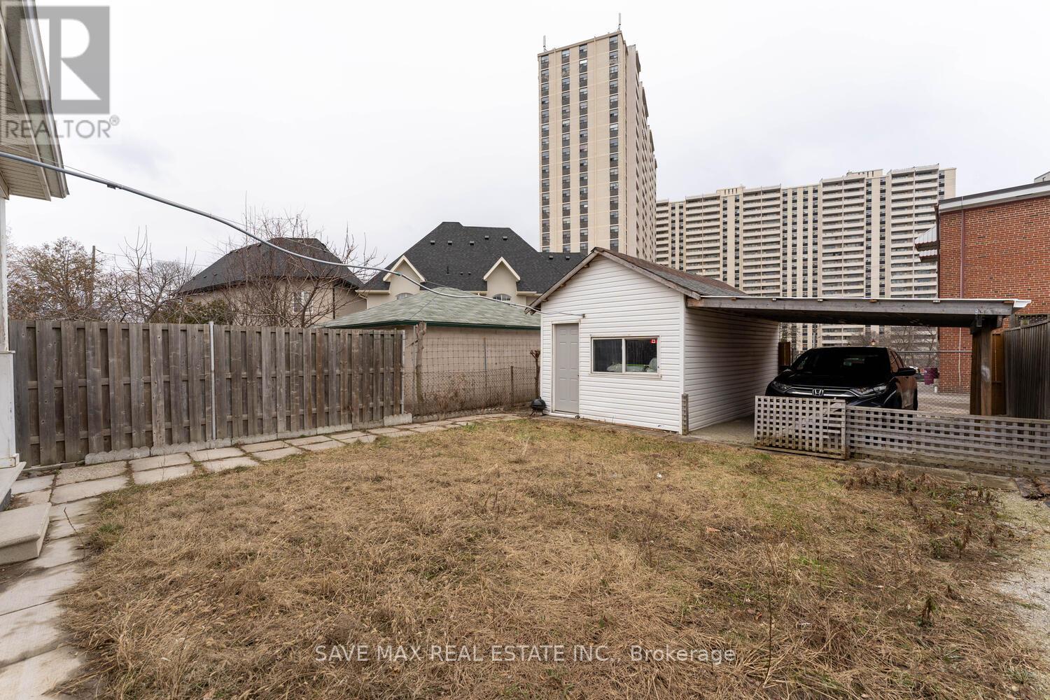 73 Buttonwood Avenue, Toronto, Ontario  M6M 2H9 - Photo 18 - W12369769