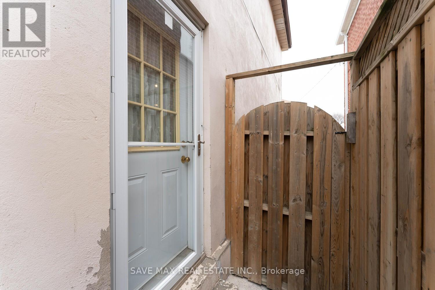 73 Buttonwood Avenue, Toronto, Ontario  M6M 2H9 - Photo 20 - W12369769