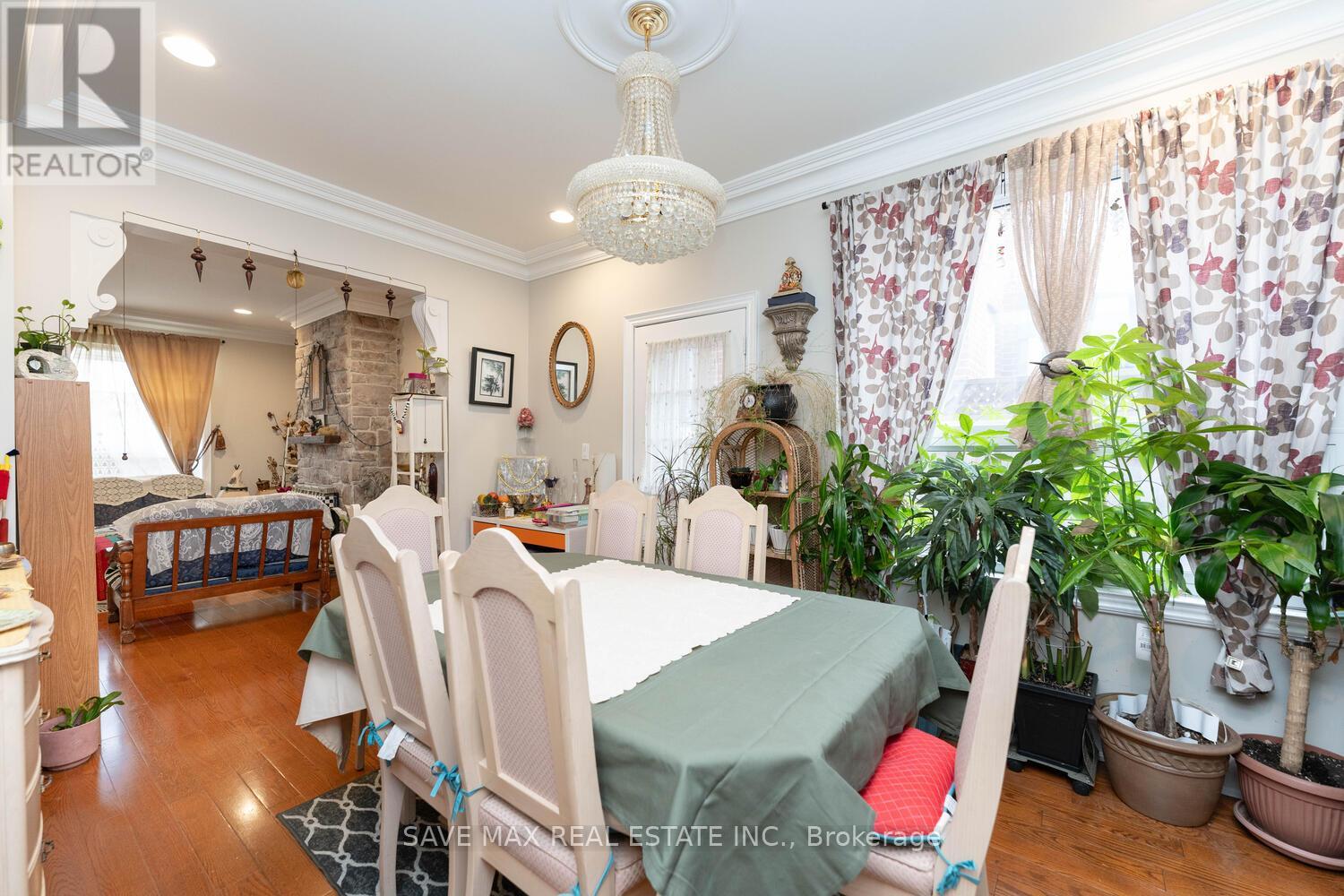 73 Buttonwood Avenue, Toronto, Ontario  M6M 2H9 - Photo 7 - W12369769