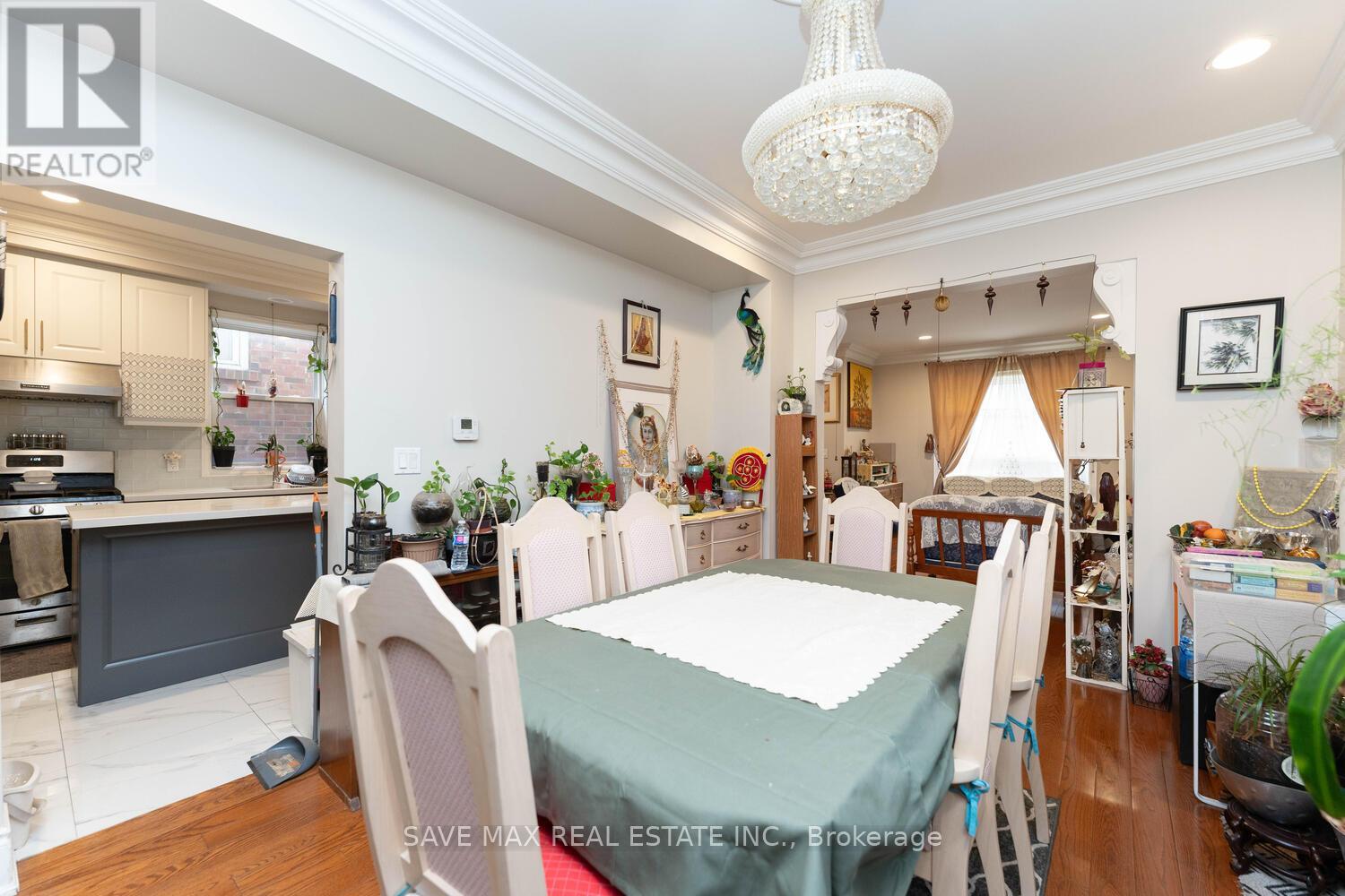 73 Buttonwood Avenue, Toronto, Ontario  M6M 2H9 - Photo 8 - W12369769