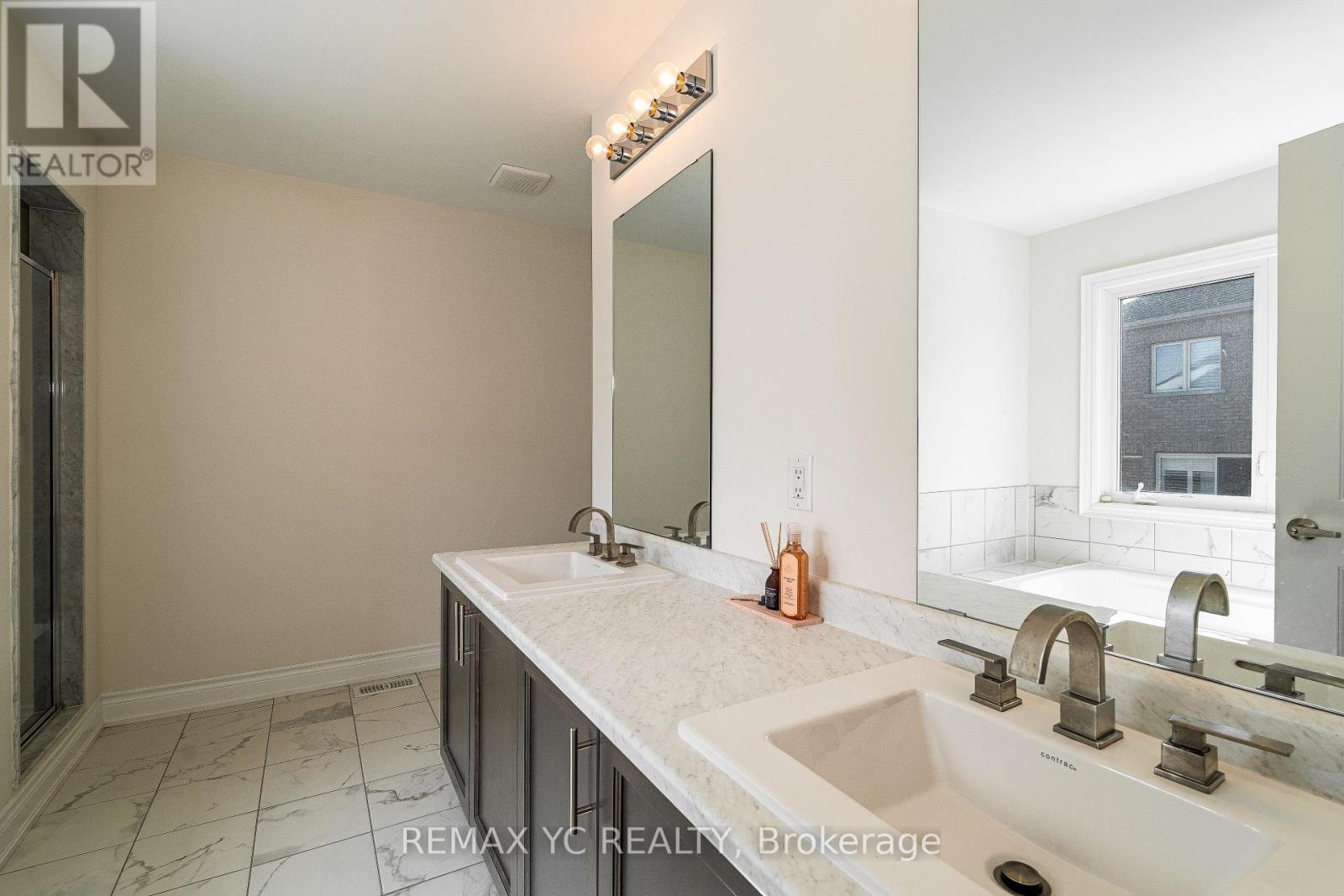 17 Hitching Post Lane, Georgina, Ontario  L4P 0H9 - Photo 32 - N12285300