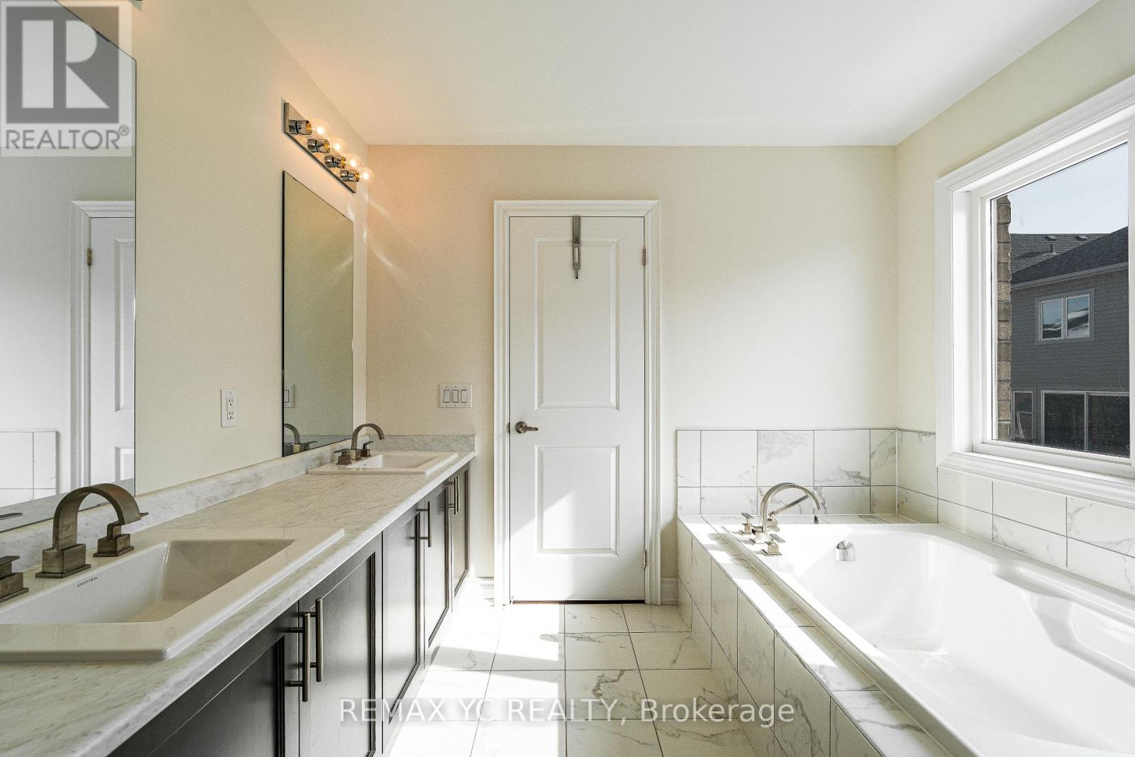 17 Hitching Post Lane, Georgina, Ontario  L4P 0H9 - Photo 27 - N12285300