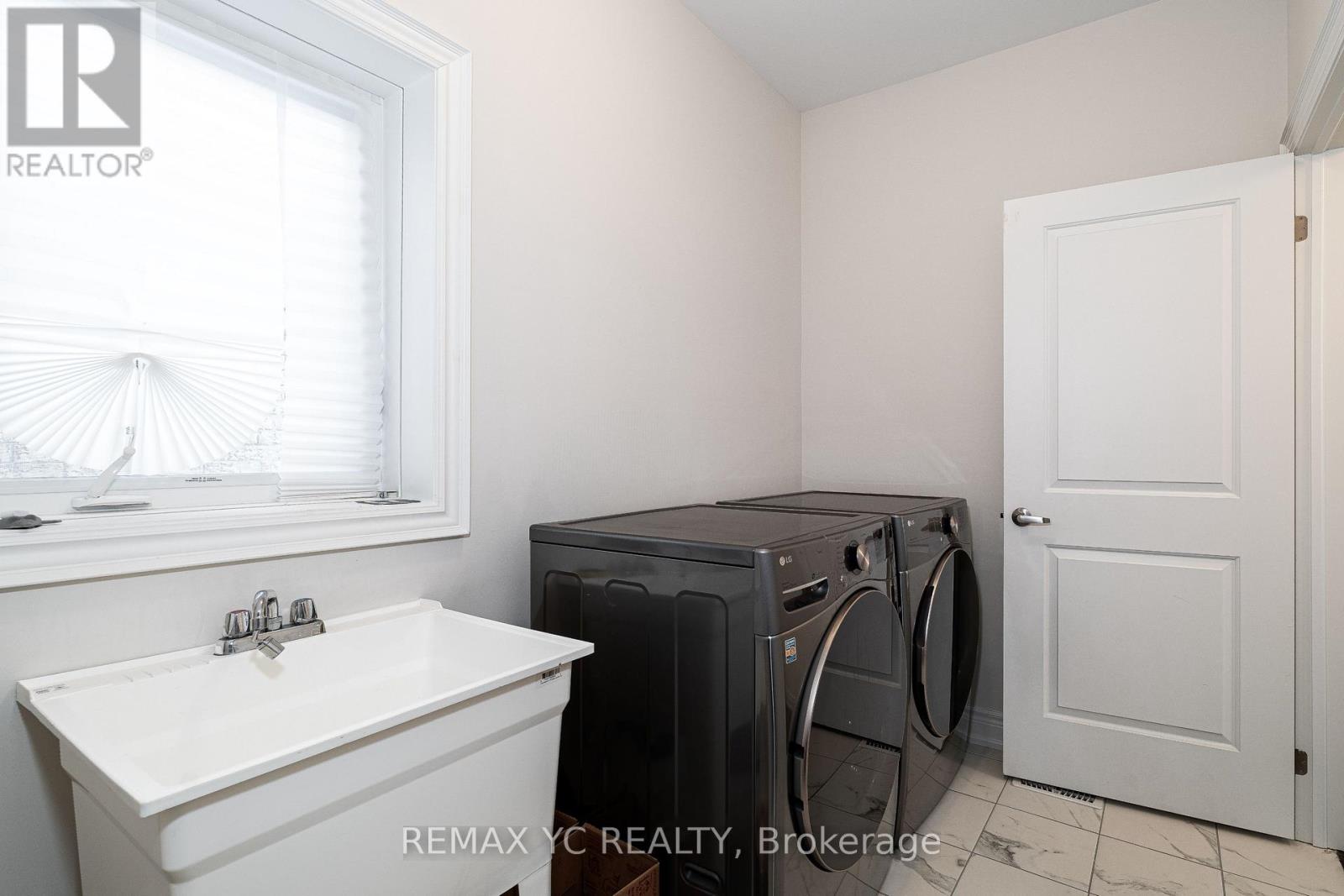 17 Hitching Post Lane, Georgina, Ontario  L4P 0H9 - Photo 19 - N12285300