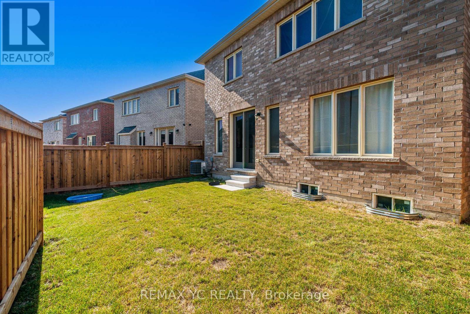 17 Hitching Post Lane, Georgina, Ontario  L4P 0H9 - Photo 5 - N12285300