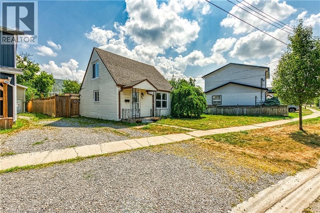 23 Philip Street, St. Catharines, Ontario  L2P 2M7 - Photo 5 - 40760581